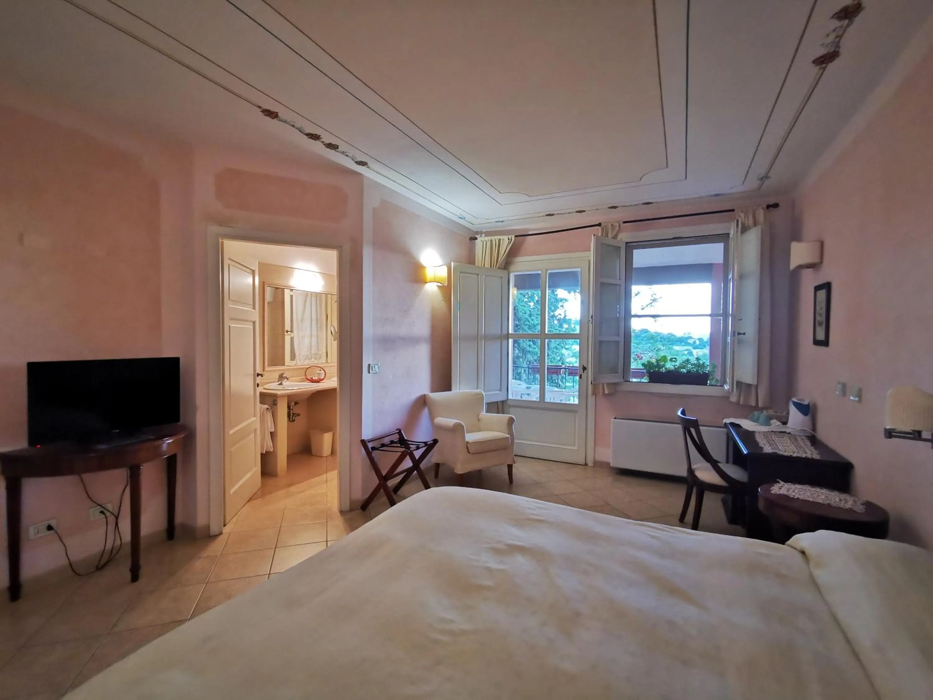 Photo of the whole room, Bed in Il Melograno Country House