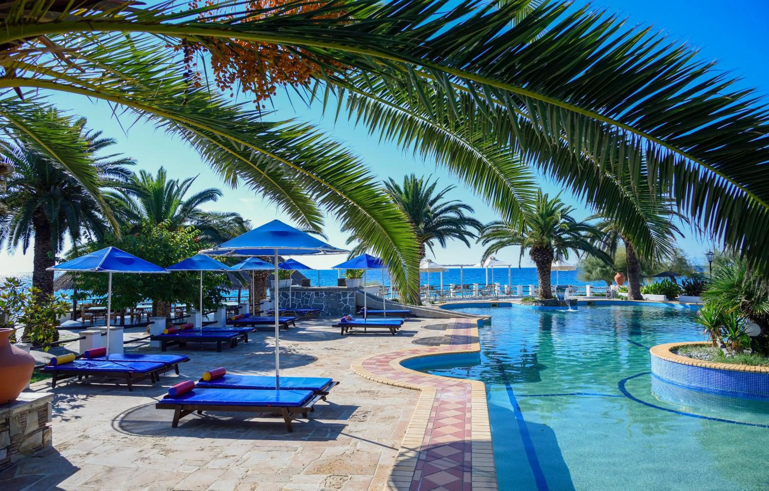 Swimming pool in Mendi Hotel
