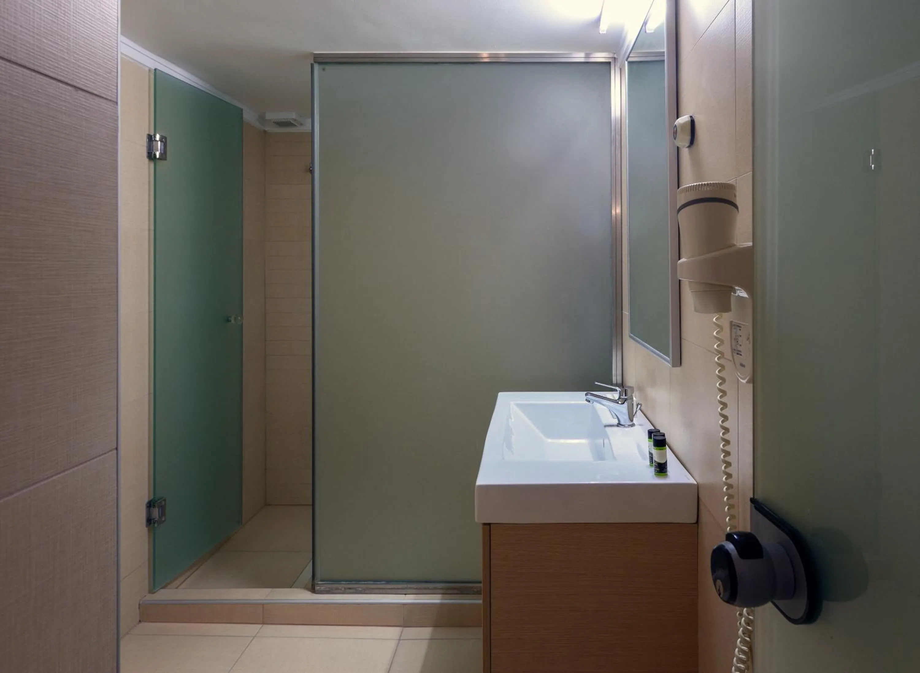 Bathroom in Mendi Hotel