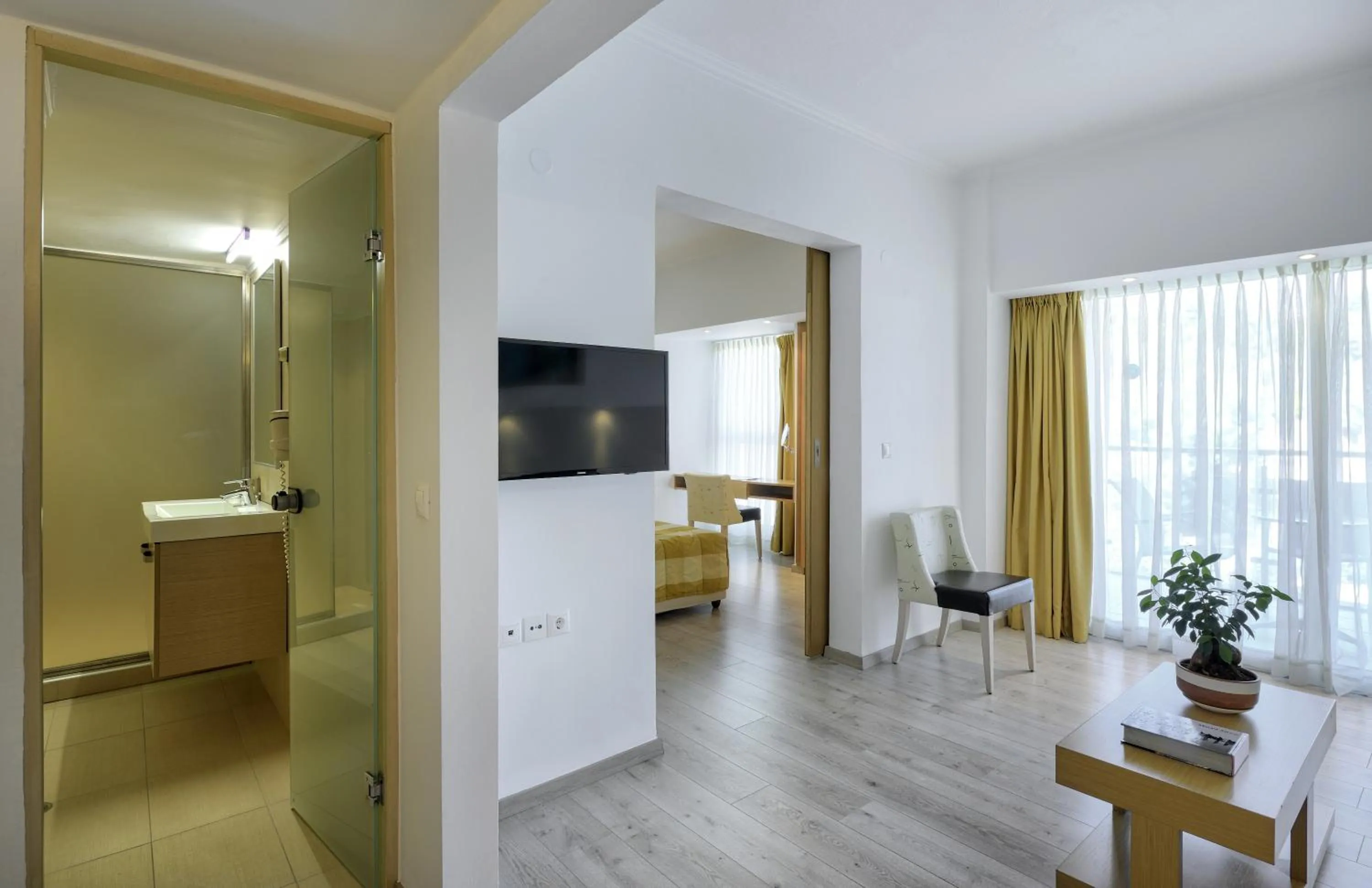 TV and multimedia in Mendi Hotel