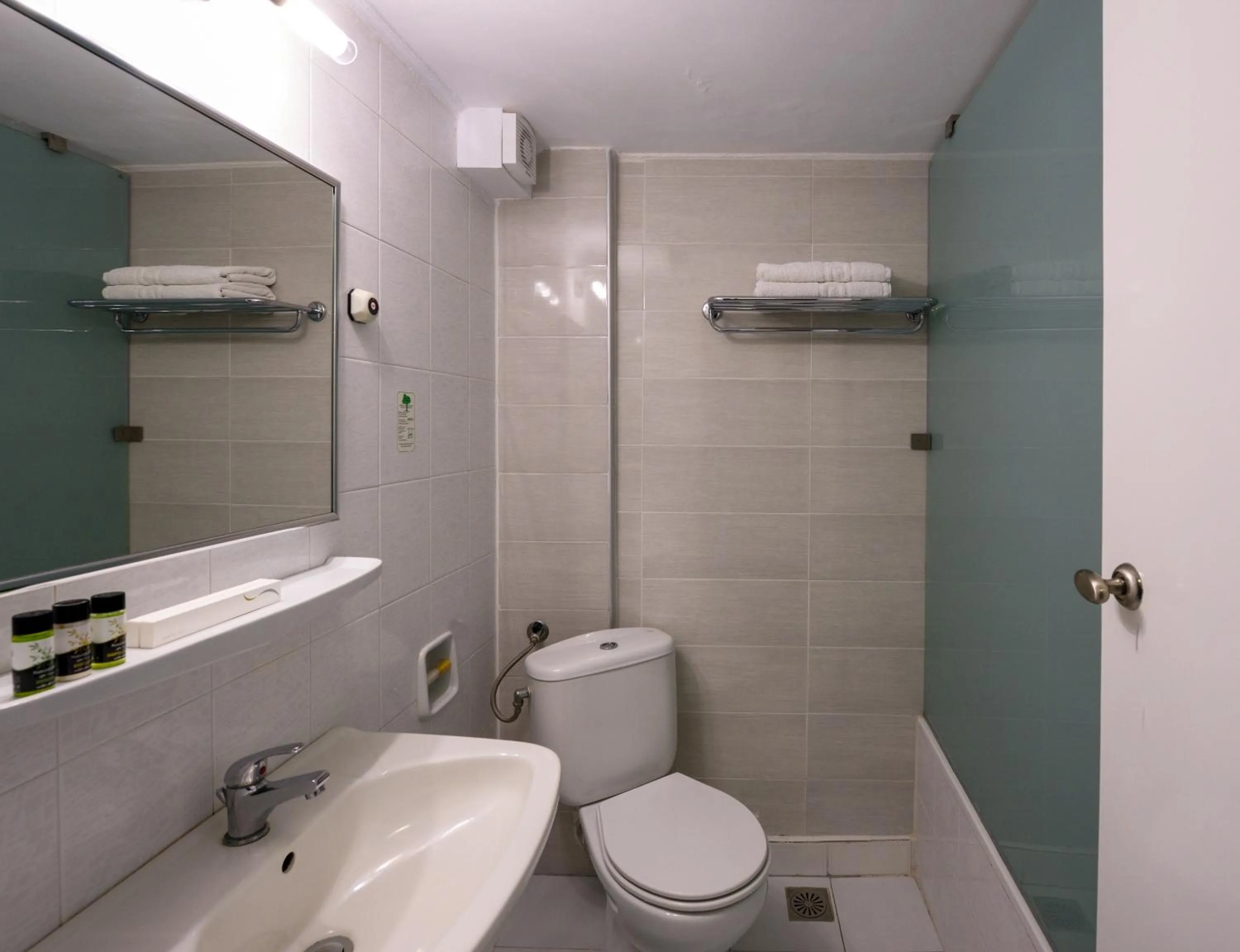 Bathroom in Mendi Hotel