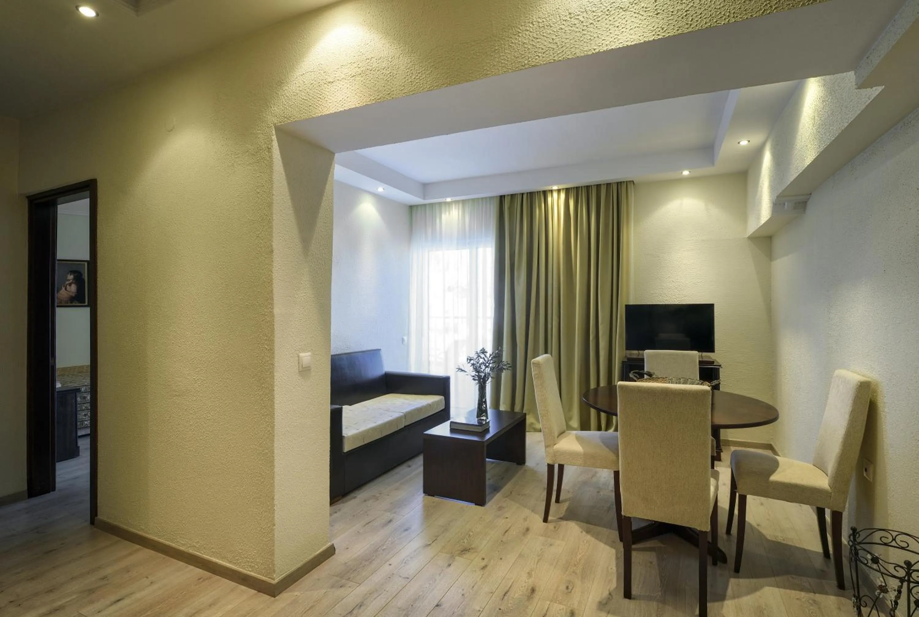 Living room, Bed in Mendi Hotel