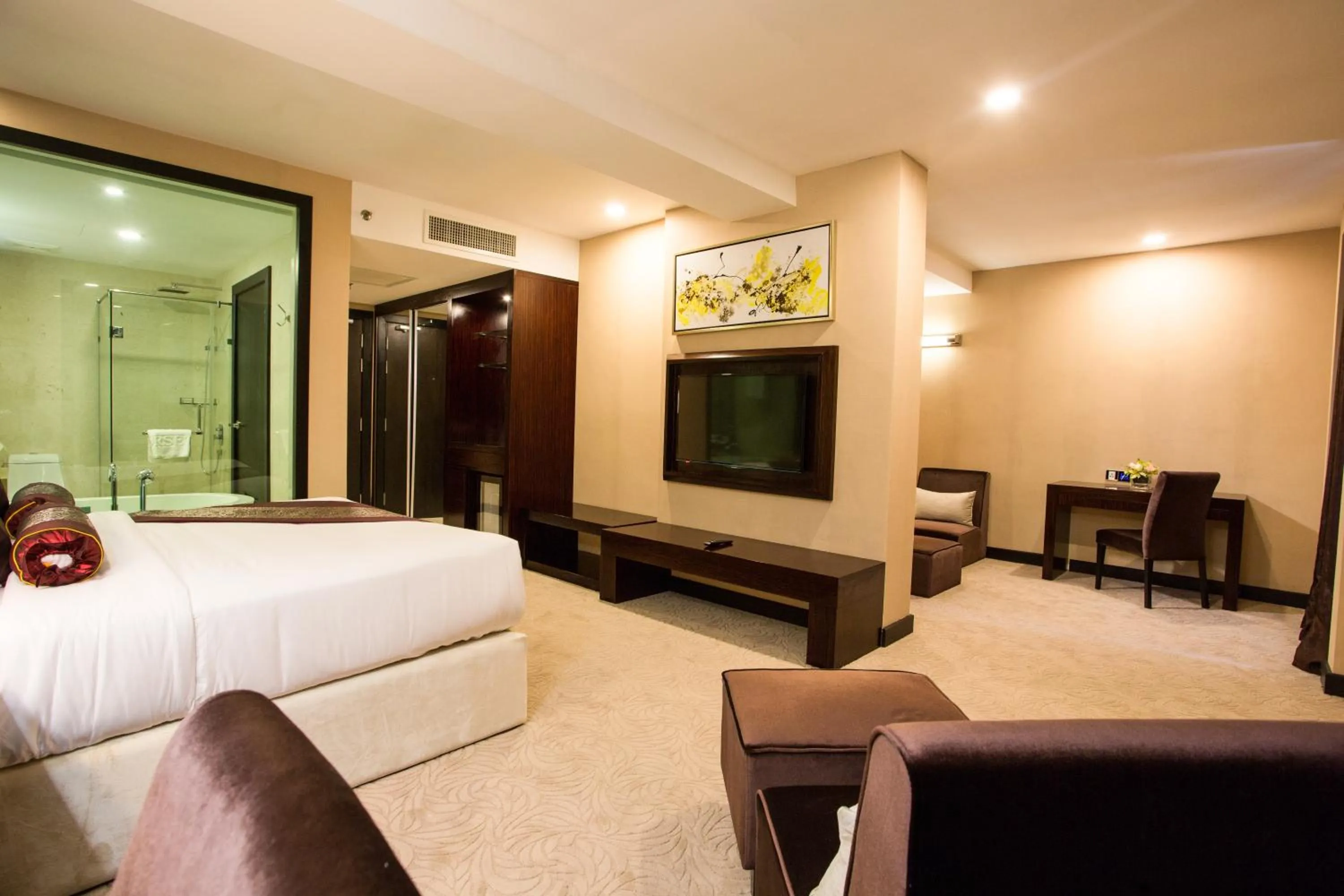 Bed in Royale Signature Hotel