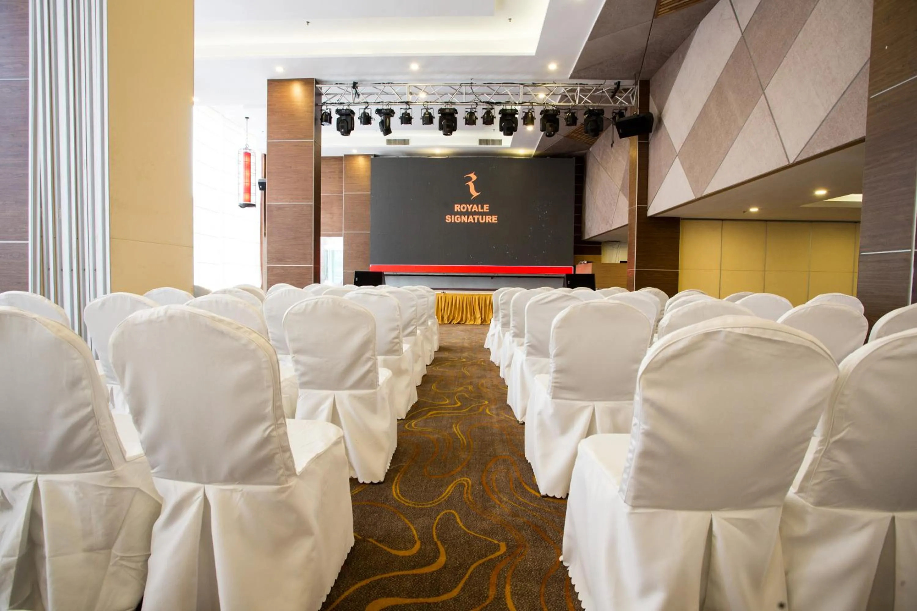 Royale Signature Hotel