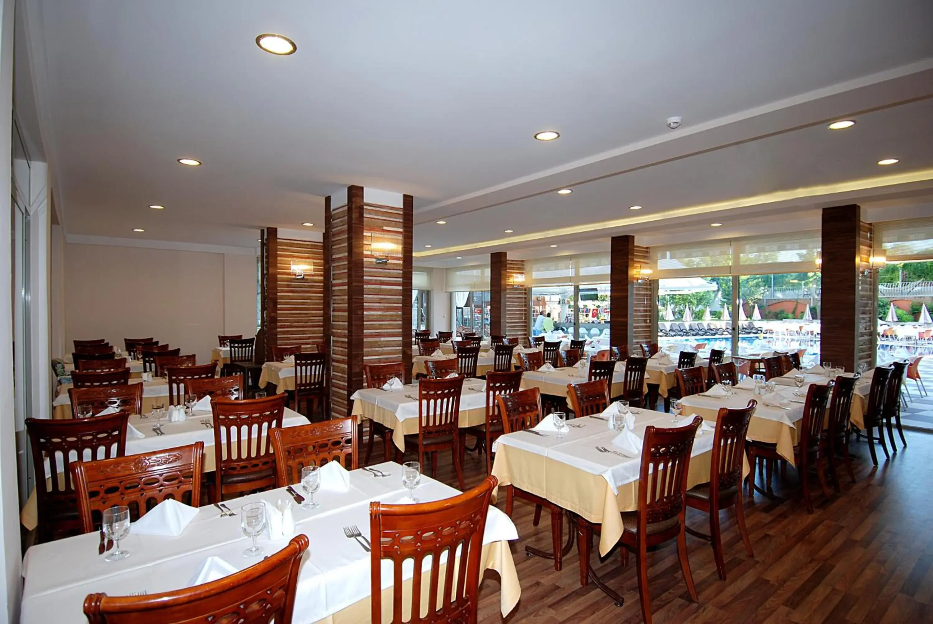 Restaurant/places to eat in Grand Okan Hotel Restaurant/places to eat in Grand Okan Hotel