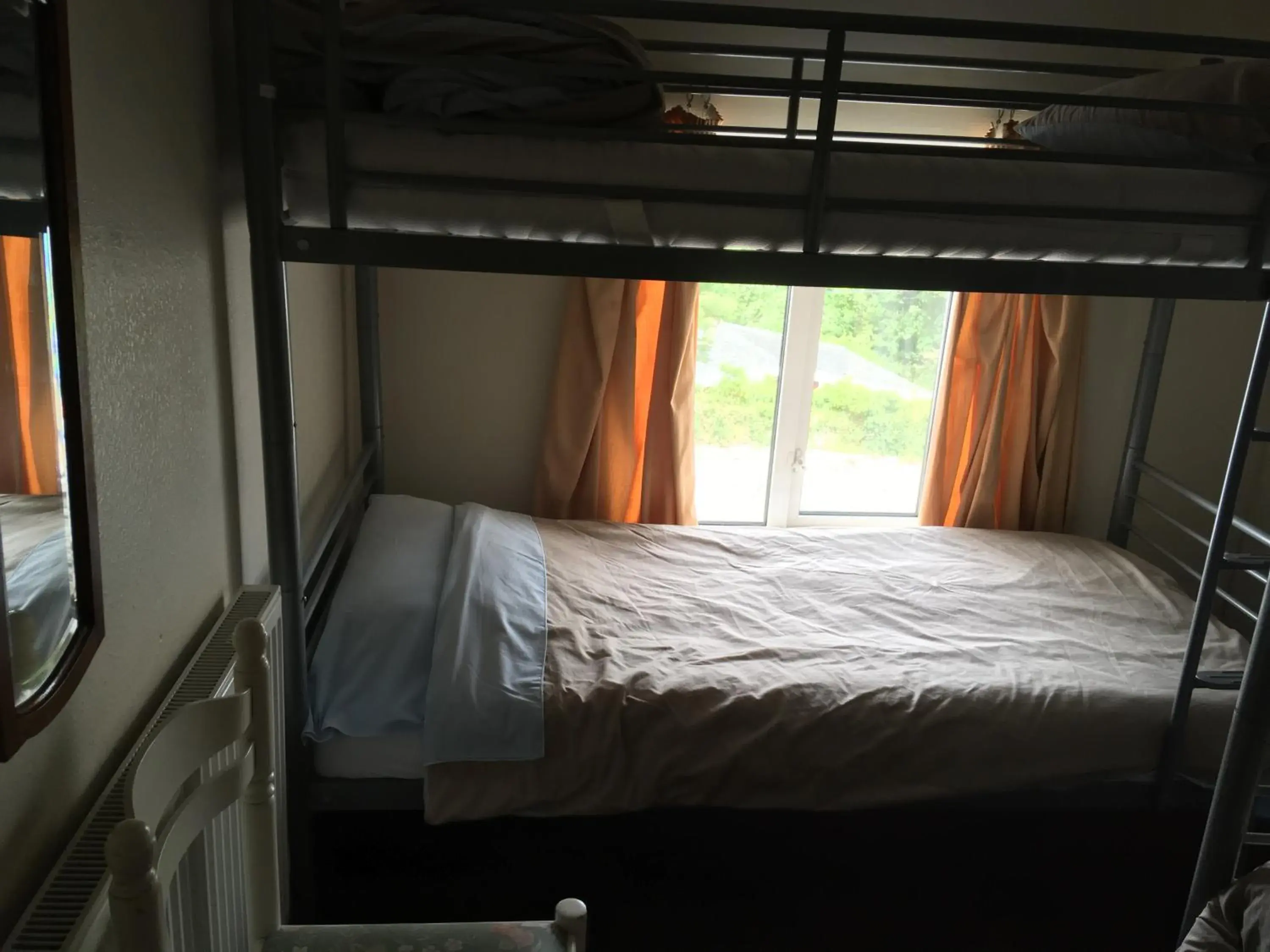 Quadruple Room in Pantyrathro International Hostel Quadruple Room in Pantyrathro International Hostel