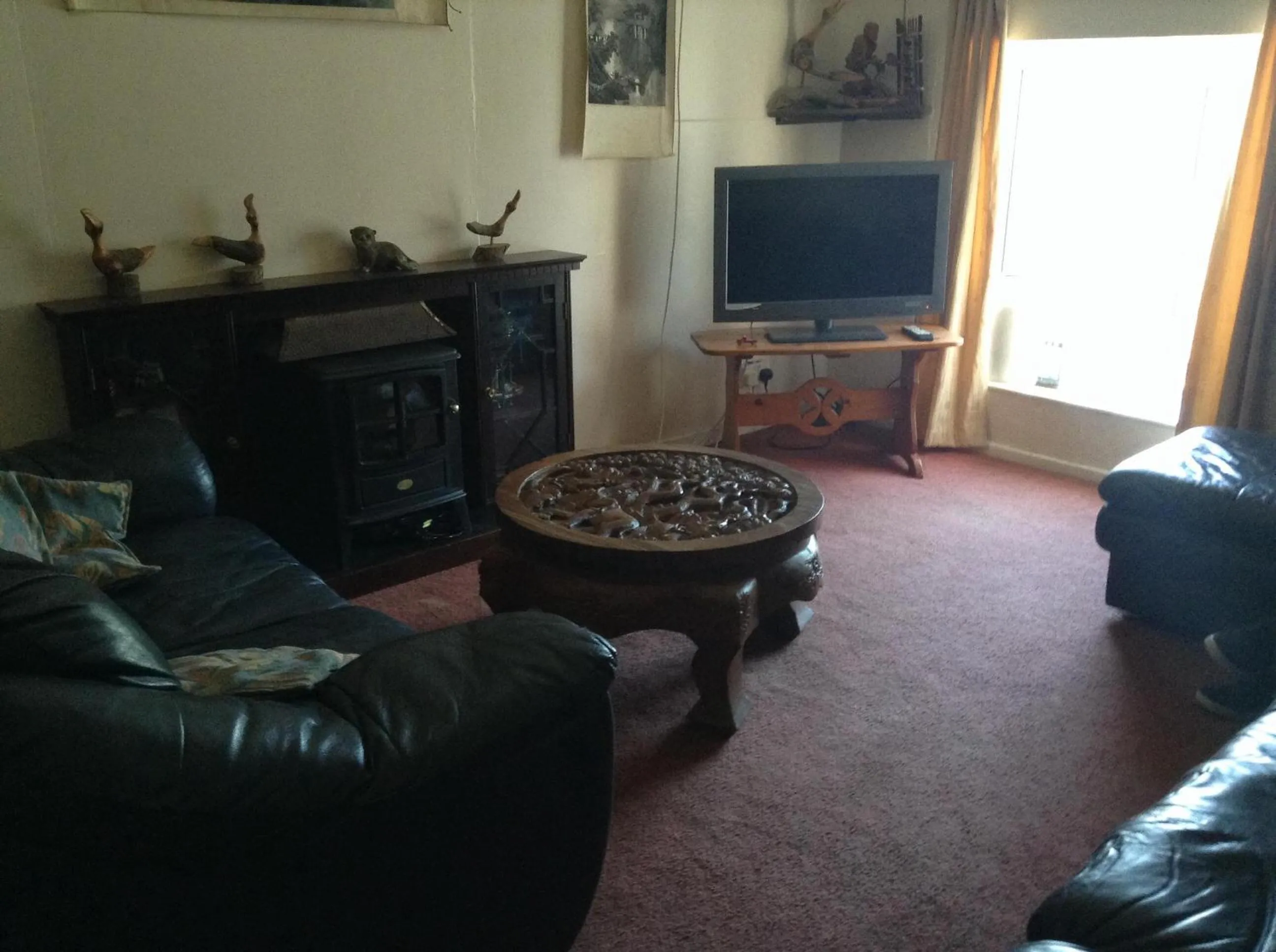 Communal lounge/ TV room in Pantyrathro International Hostel