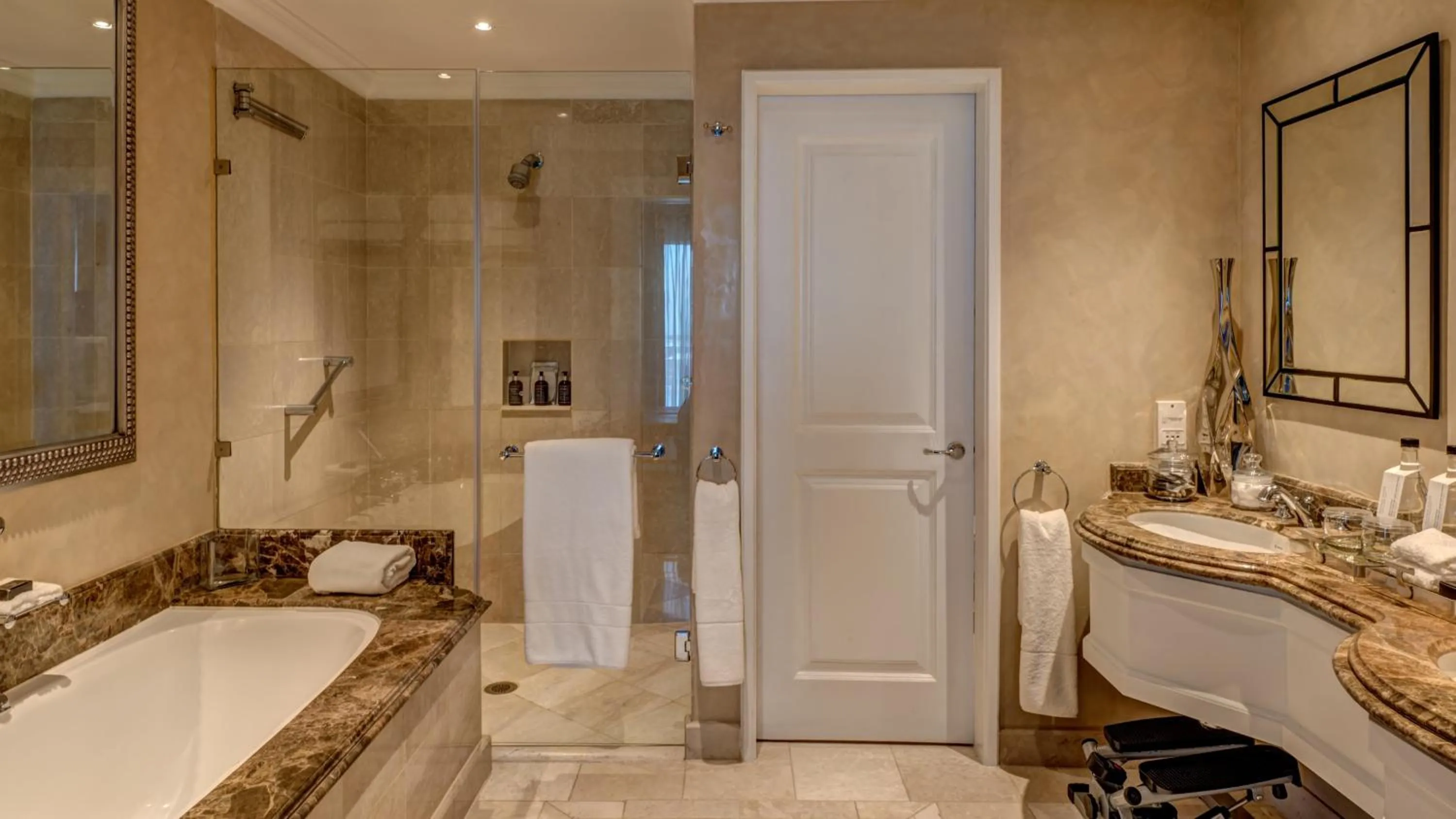 Photo of the whole room in InterContinental Johannesburg OR Tambo Airport Hotel by IHG