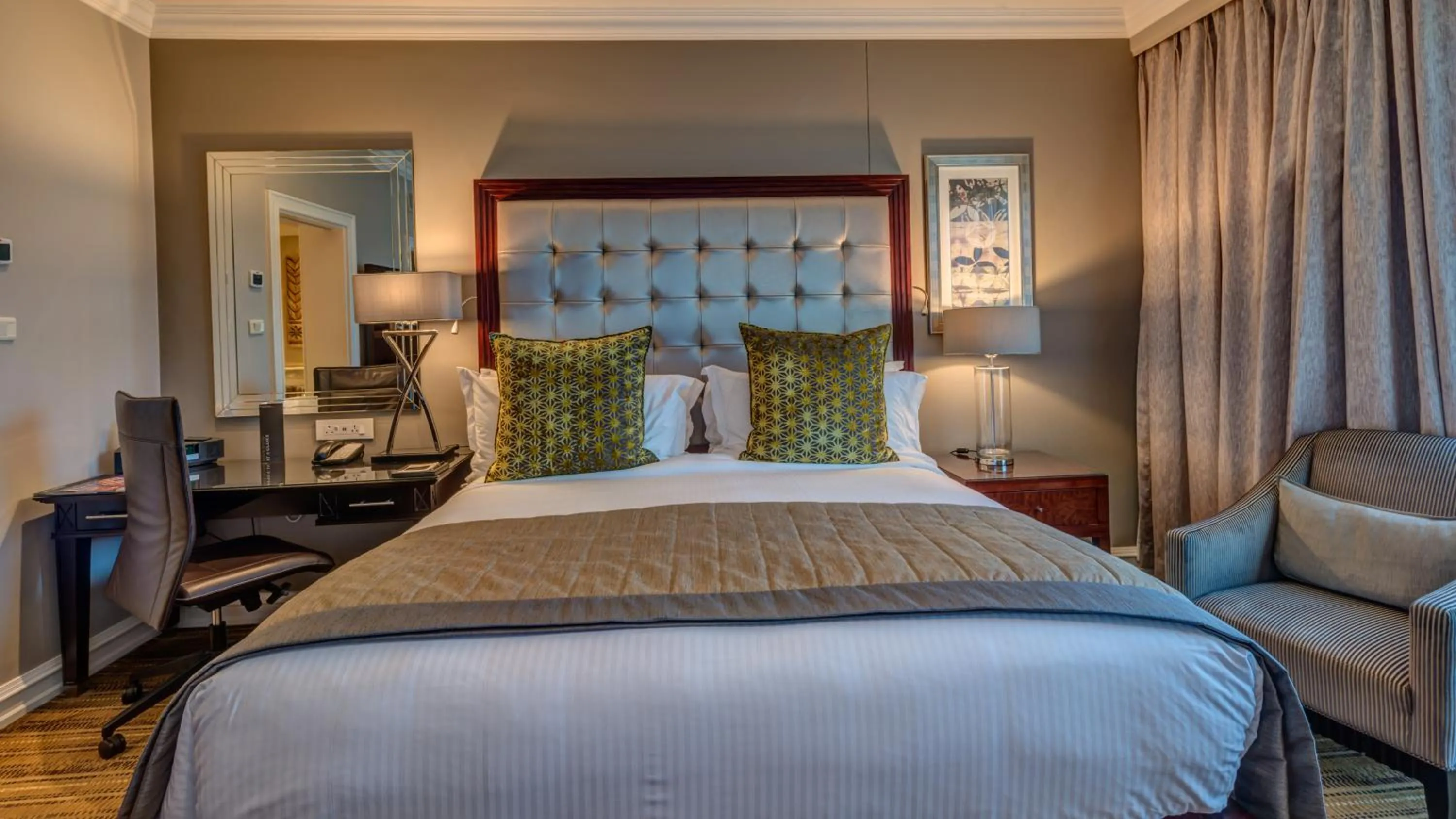 Bedroom, Bed in InterContinental Johannesburg OR Tambo Airport Hotel by IHG