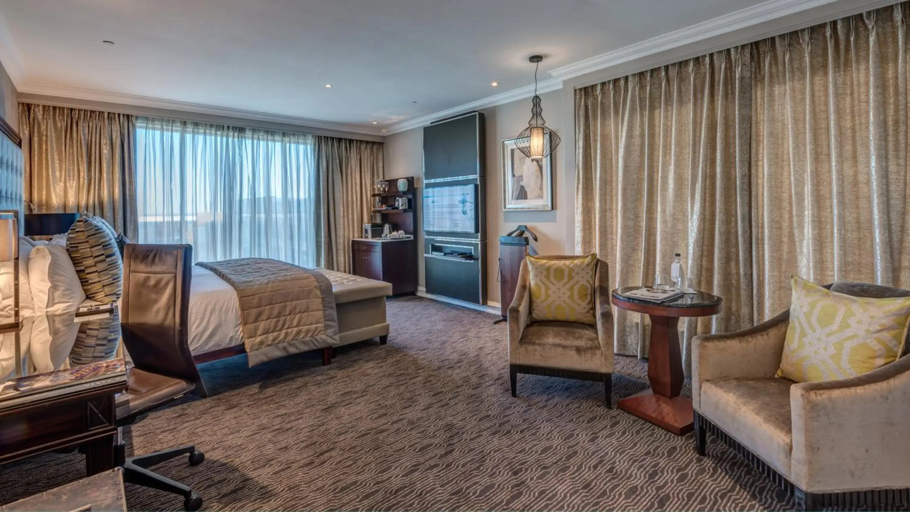 TV and multimedia, Bed in InterContinental Johannesburg OR Tambo Airport Hotel by IHG TV and multimedia, Bed in InterContinental Johannesburg OR Tambo Airport Hotel by IHG