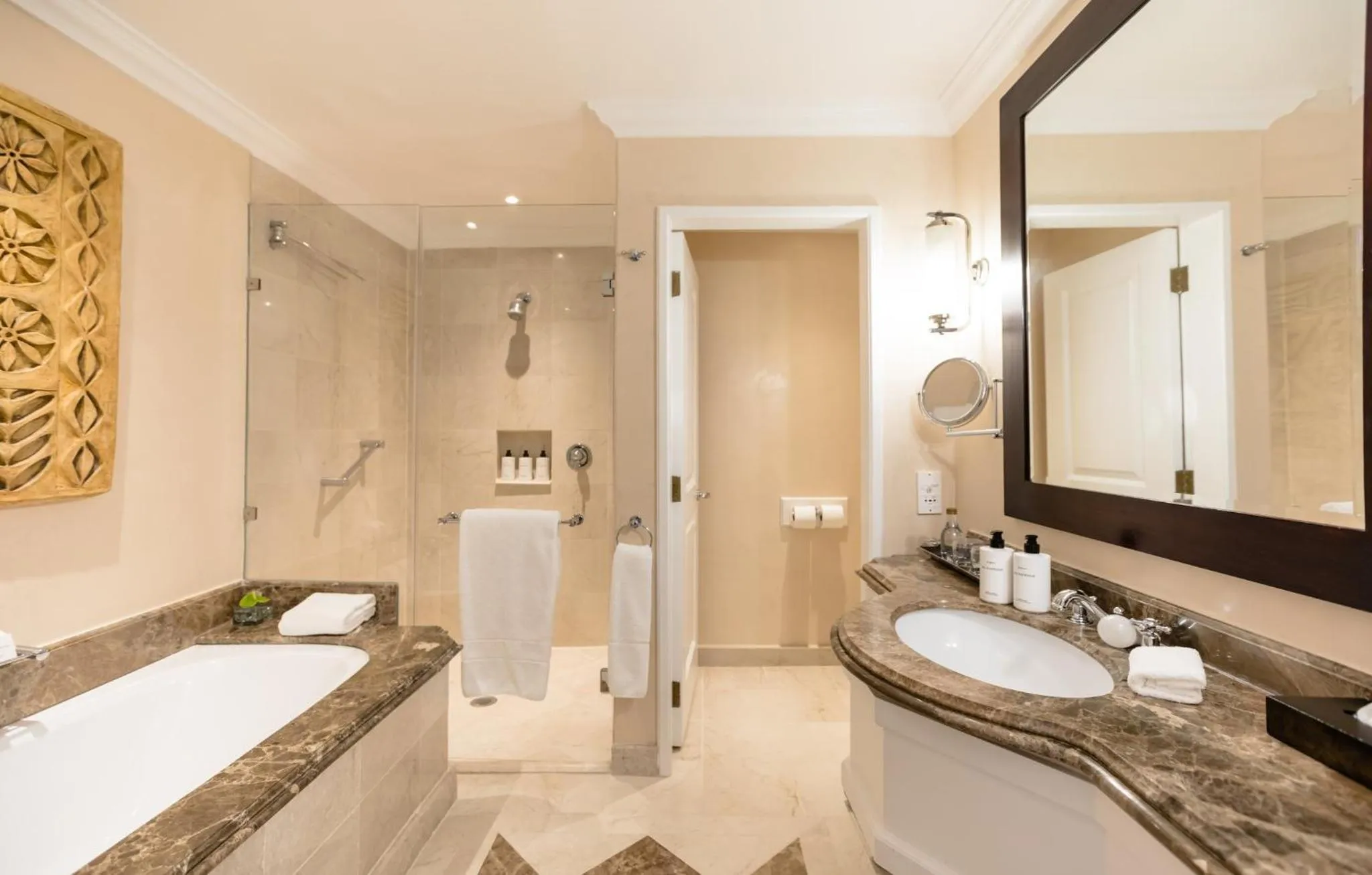 Photo of the whole room in InterContinental Johannesburg OR Tambo Airport Hotel by IHG