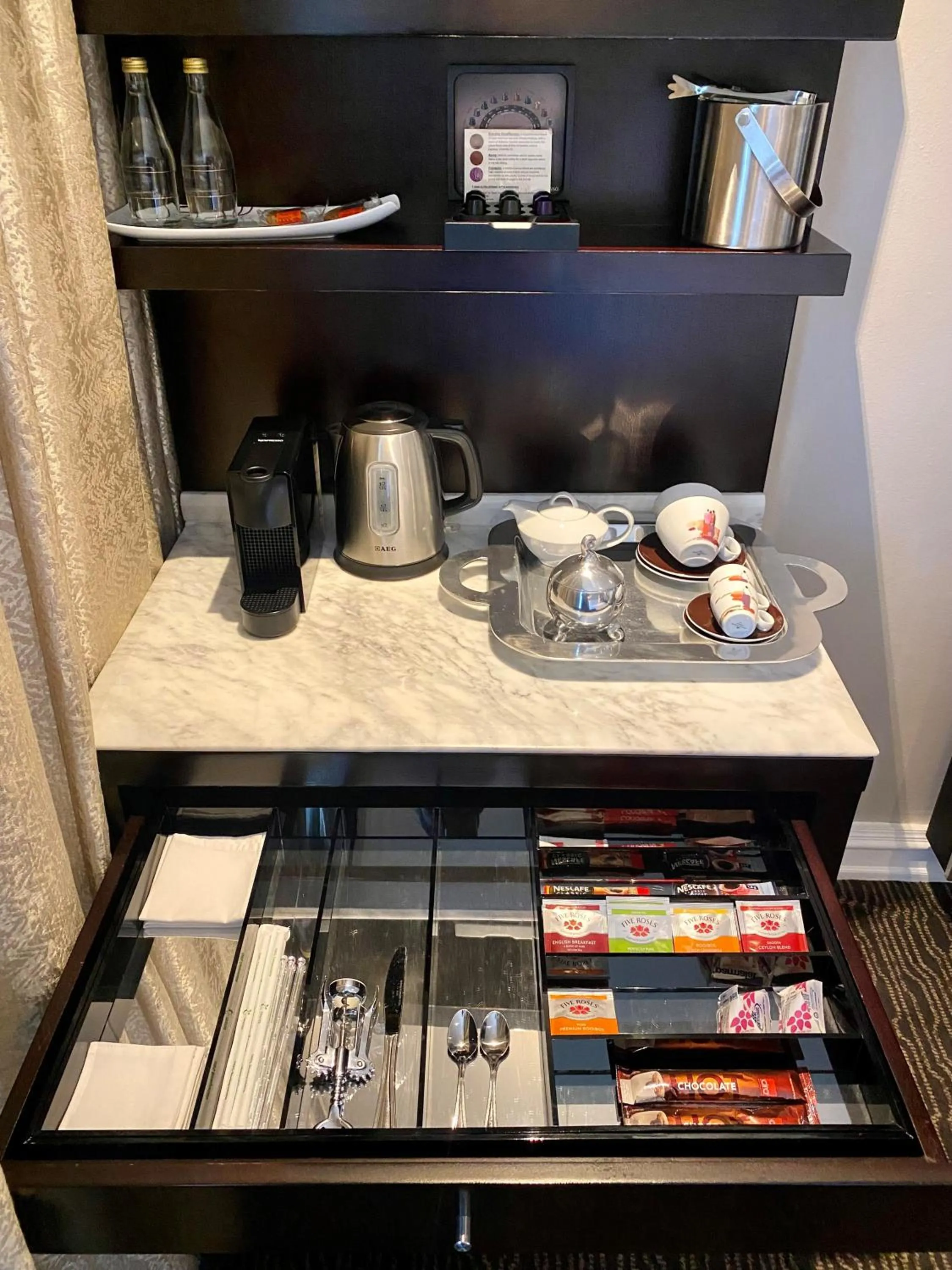 Coffee/tea facilities in InterContinental Johannesburg OR Tambo Airport Hotel by IHG
