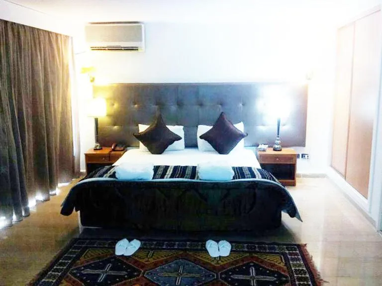 Bedroom, Bed in Charles Hotel