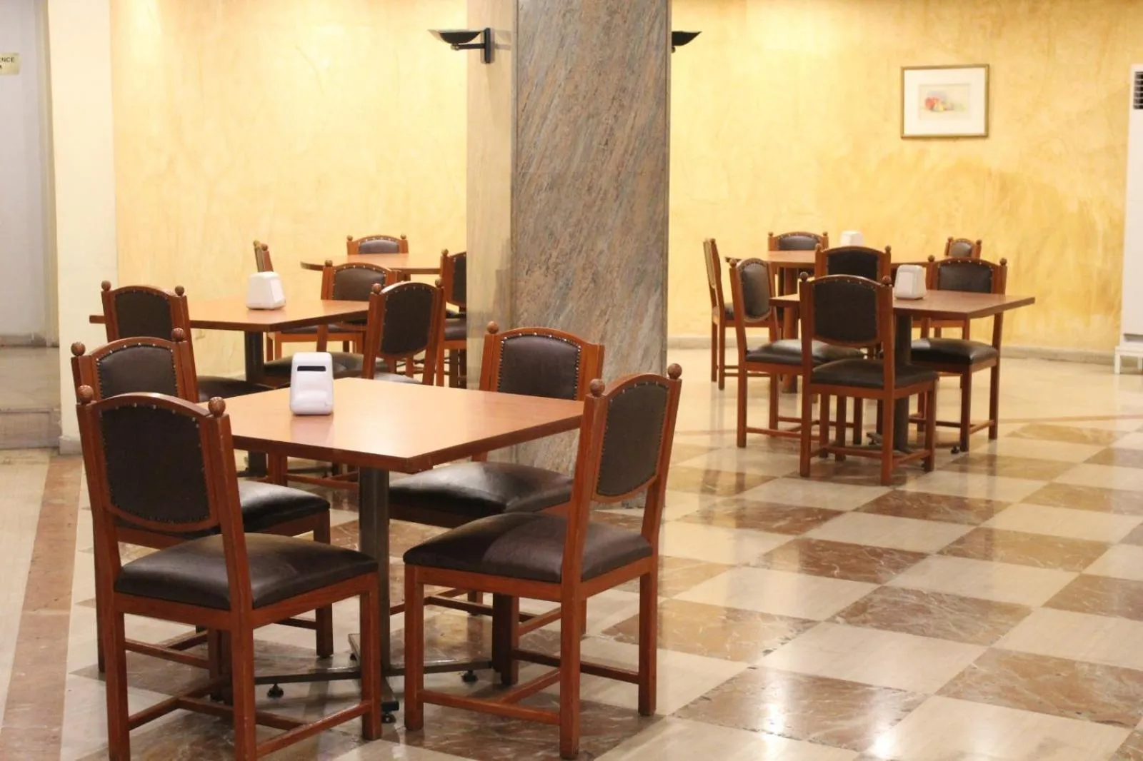 Restaurant/places to eat in Charles Hotel