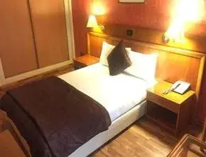 Single Room in Charles Hotel Single Room in Charles Hotel