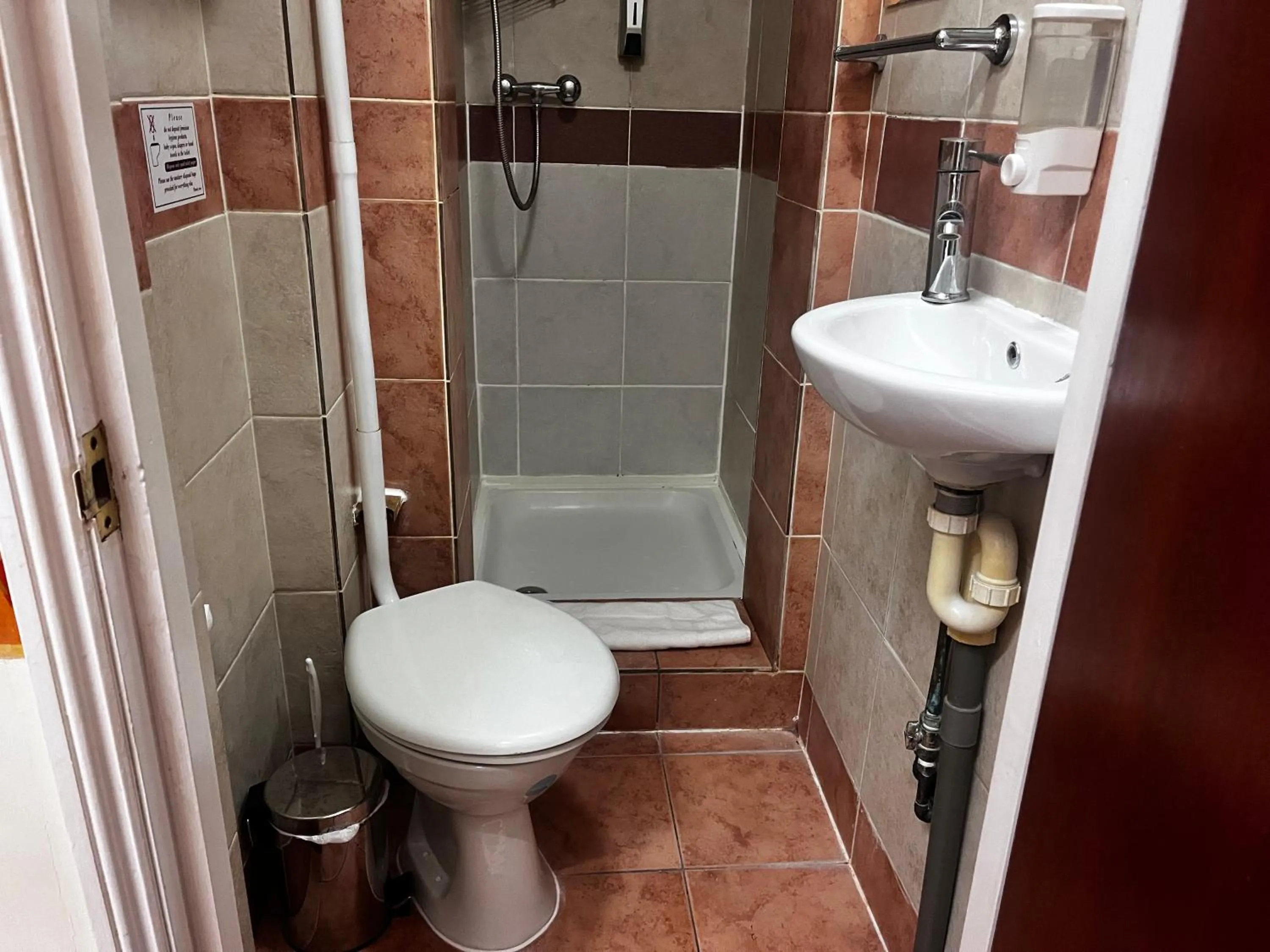 Bathroom in Dolphin Hotel