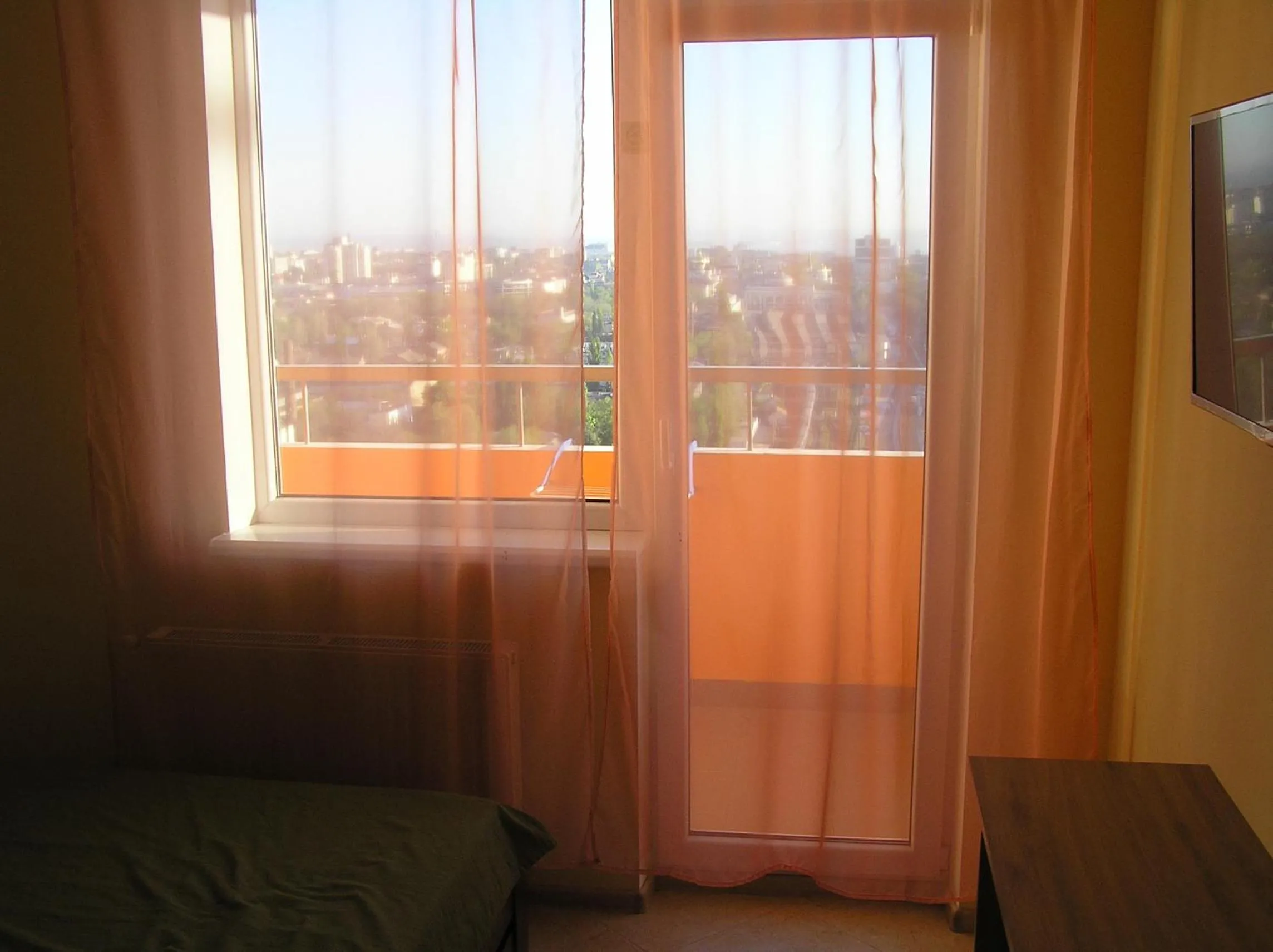 Orange Guest Rooms