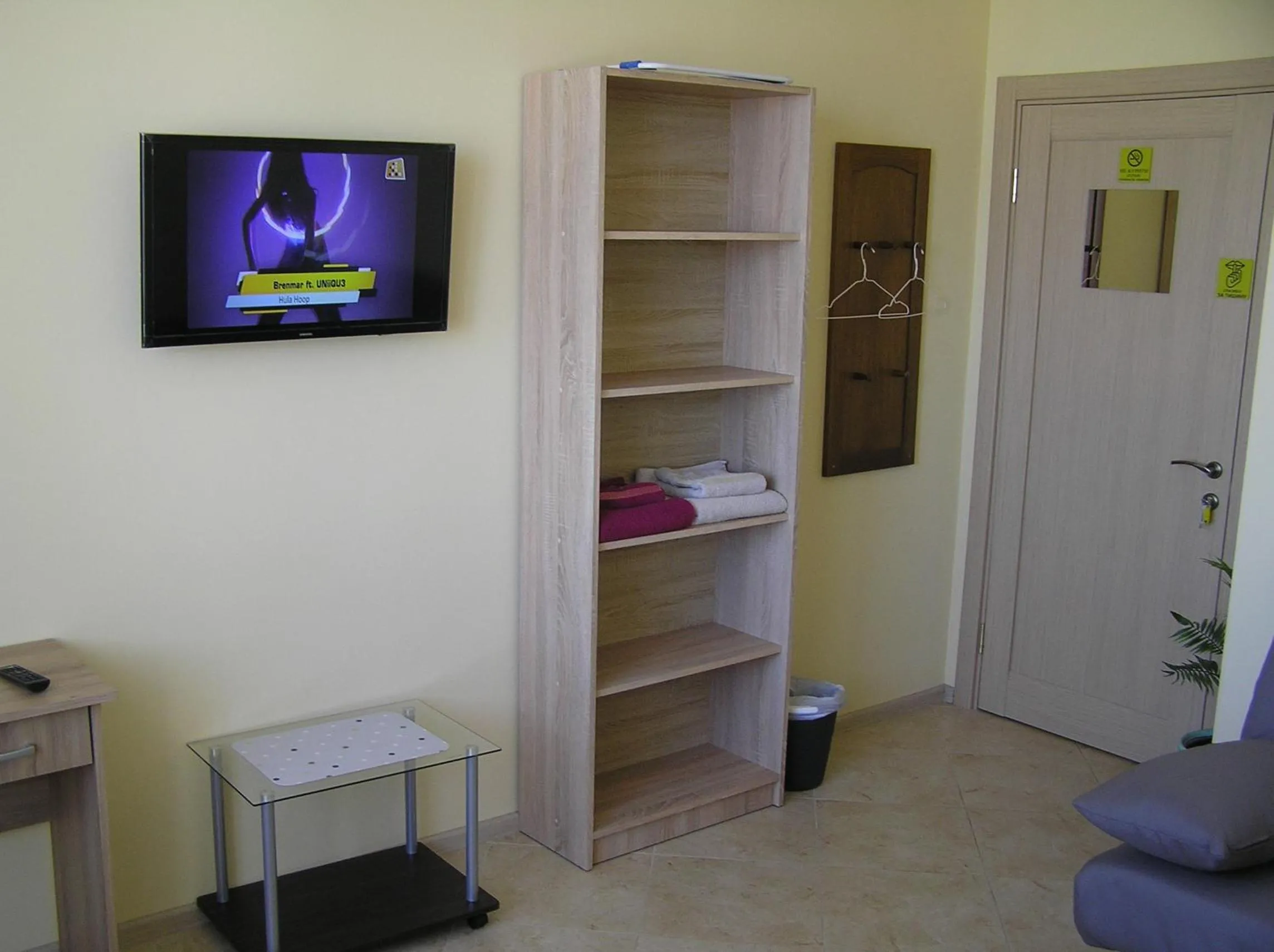 Orange Guest Rooms