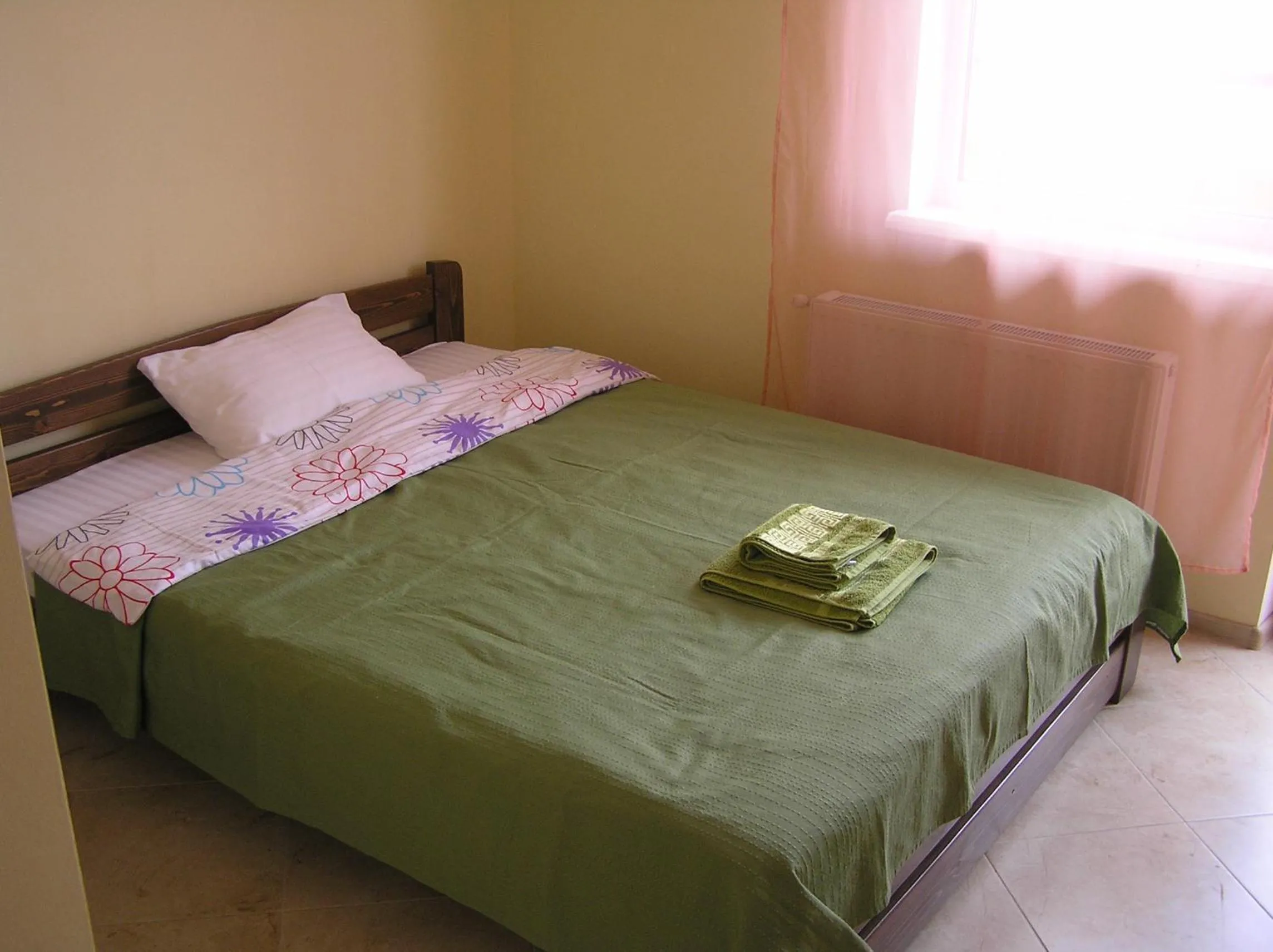 Bathroom, Bed in Orange Guest Rooms