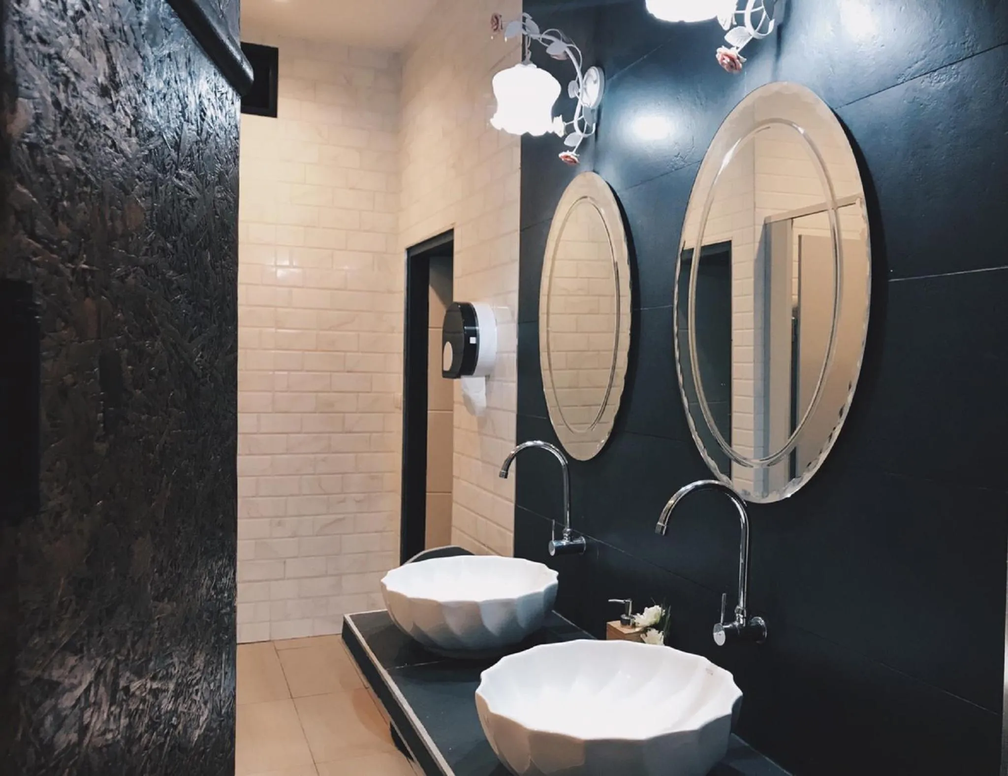 Toilet in Rowhou8e Hostel Hua Hin 106