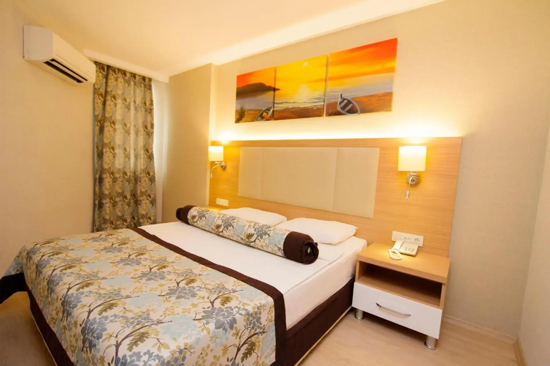 Photo of the whole room, Bed in Blue Wave Suite Hotel Photo of the whole room, Bed in Blue Wave Suite Hotel