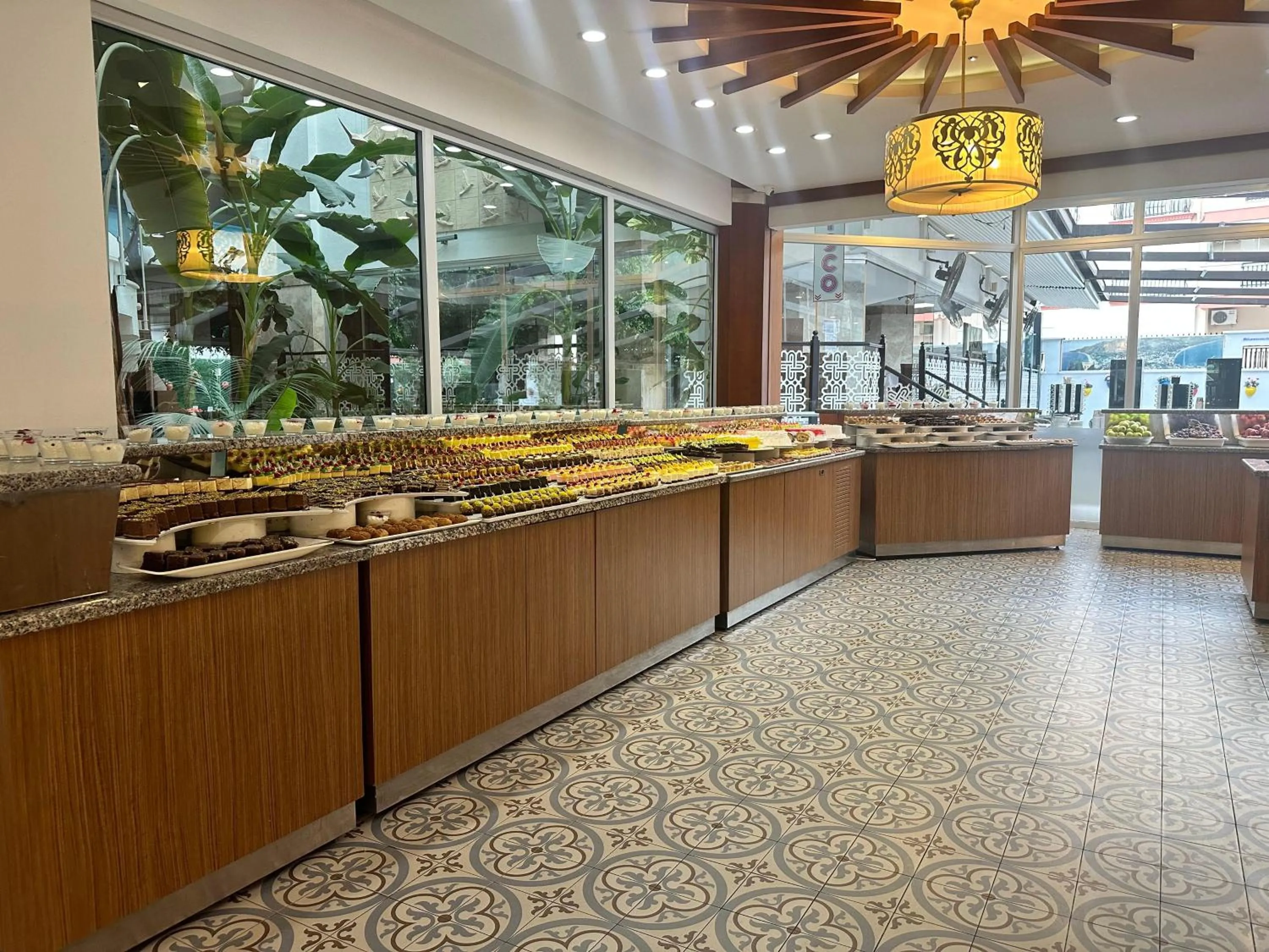 Restaurant/places to eat in Blue Wave Suite Hotel