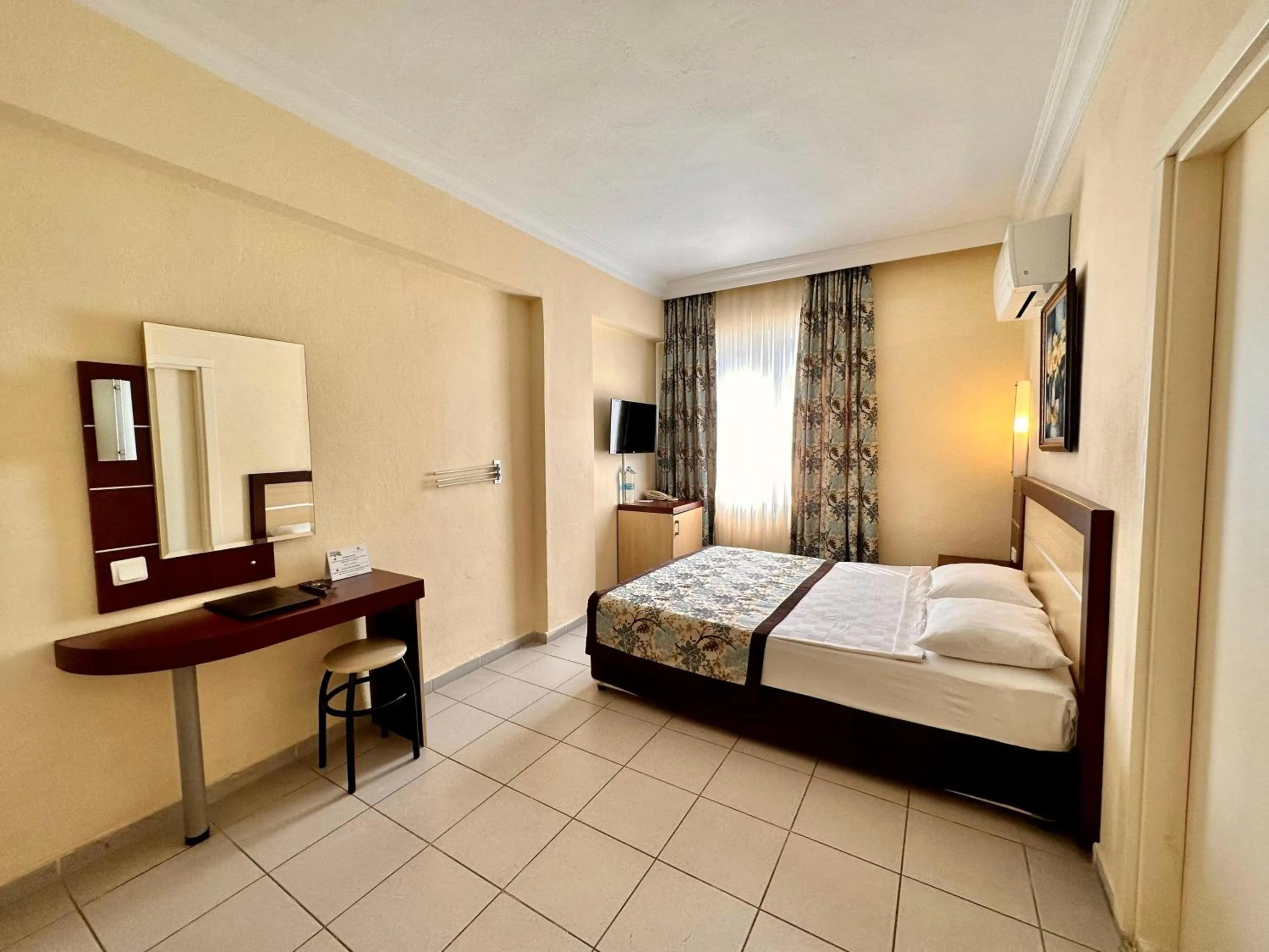 Photo of the whole room, Bed in Blue Wave Suite Hotel