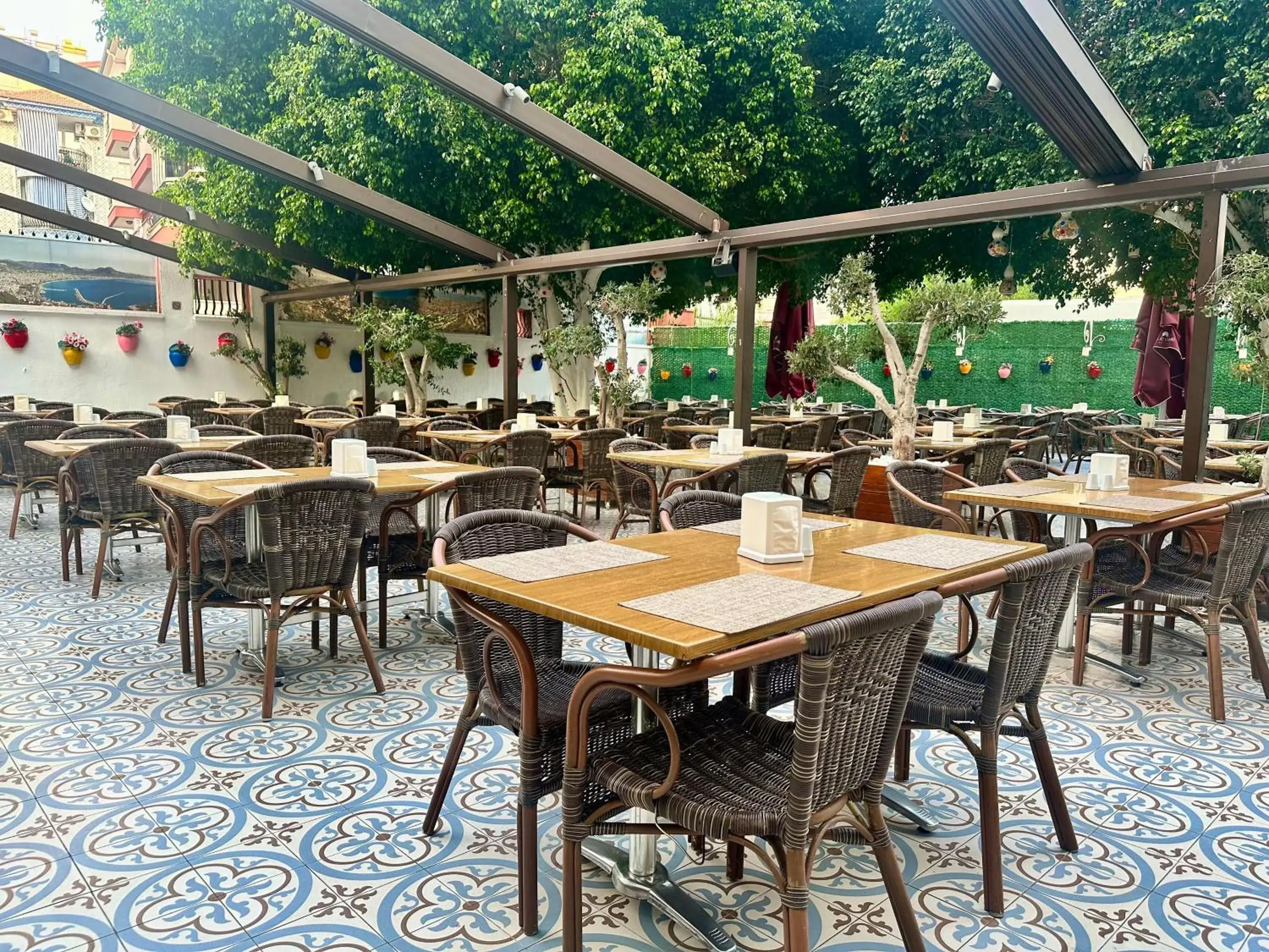 Restaurant/places to eat in Blue Wave Suite Hotel Restaurant/places to eat in Blue Wave Suite Hotel