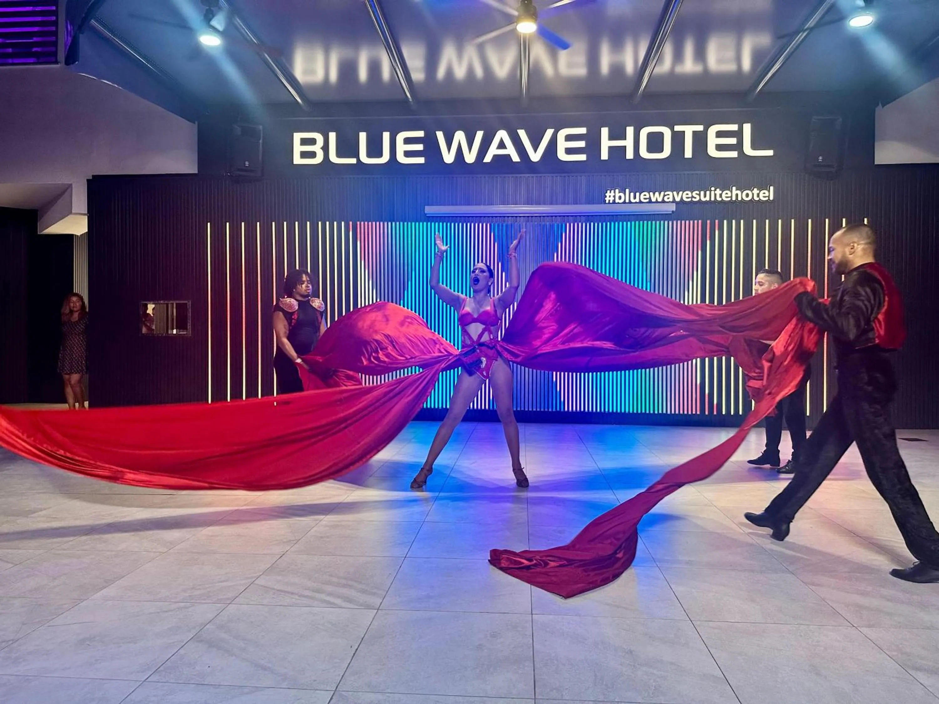 Nightclub / DJ in Blue Wave Suite Hotel