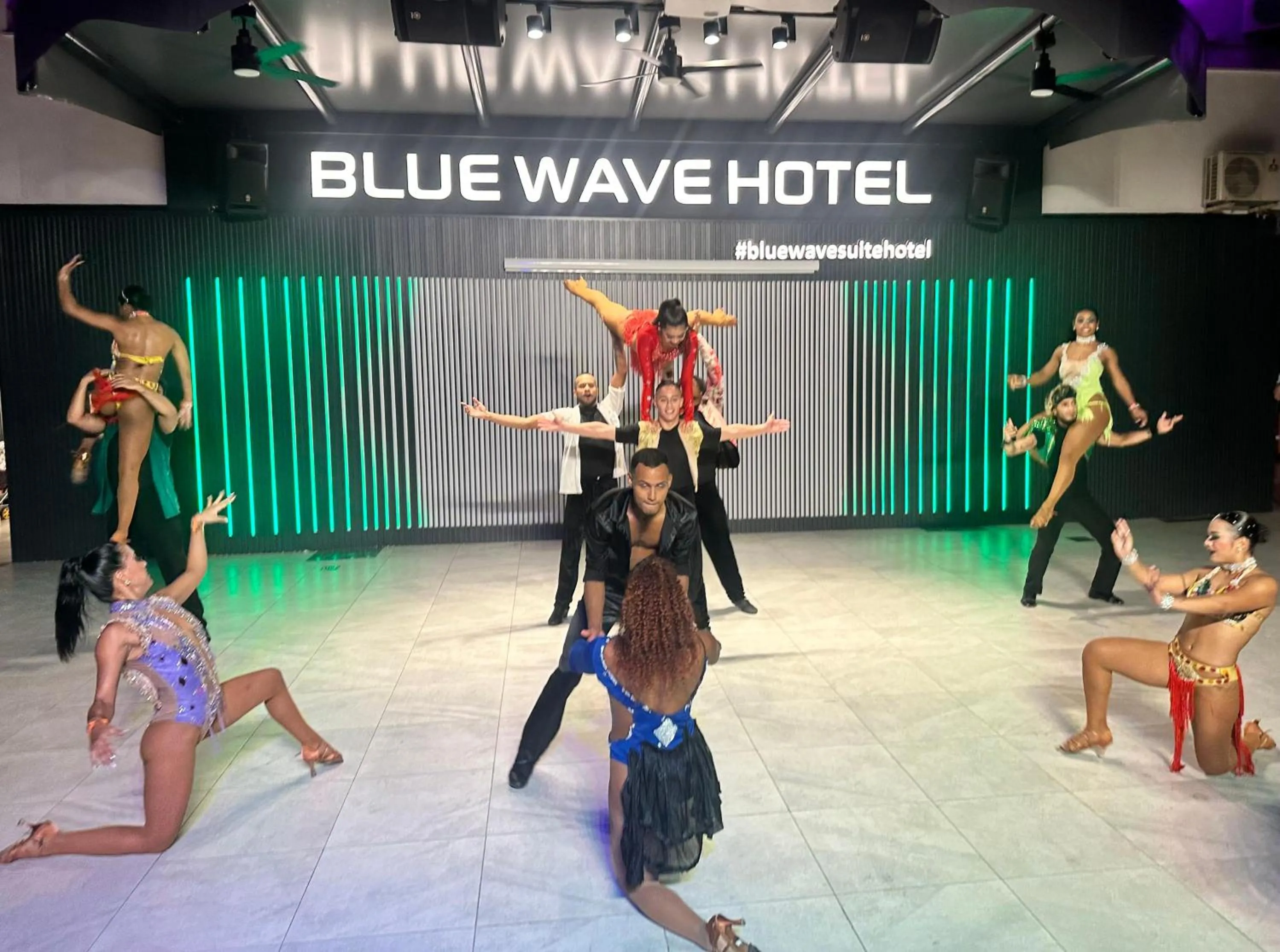 Nightclub / DJ in Blue Wave Suite Hotel