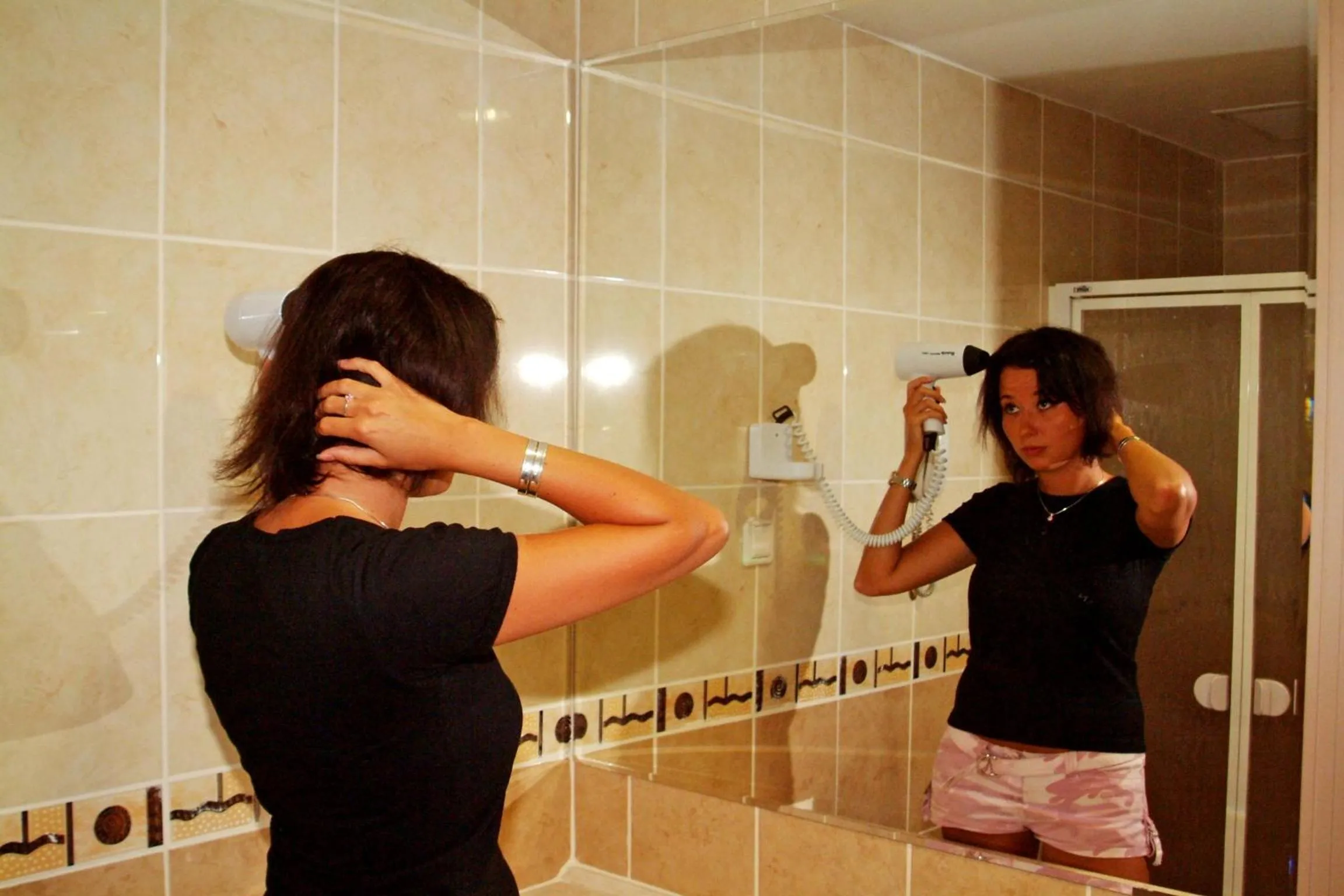 People in Club Sidar Apart Hotel