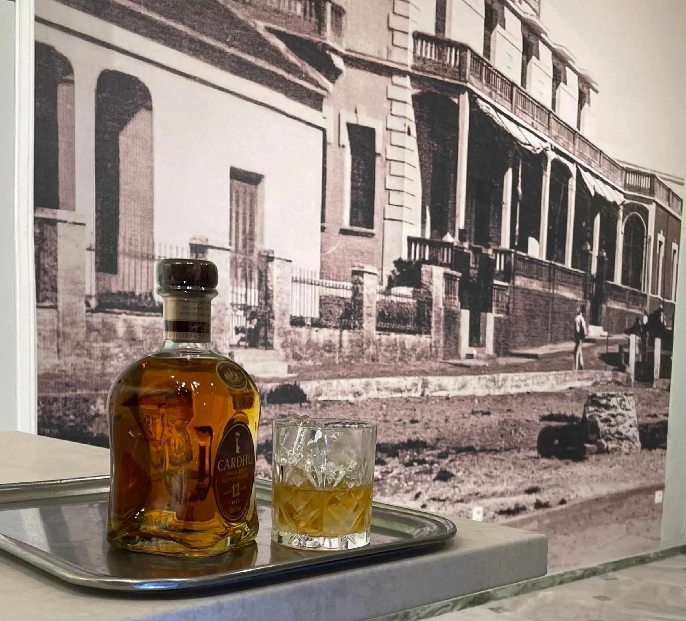 Restaurant/places to eat in Tinion Urban Hotel