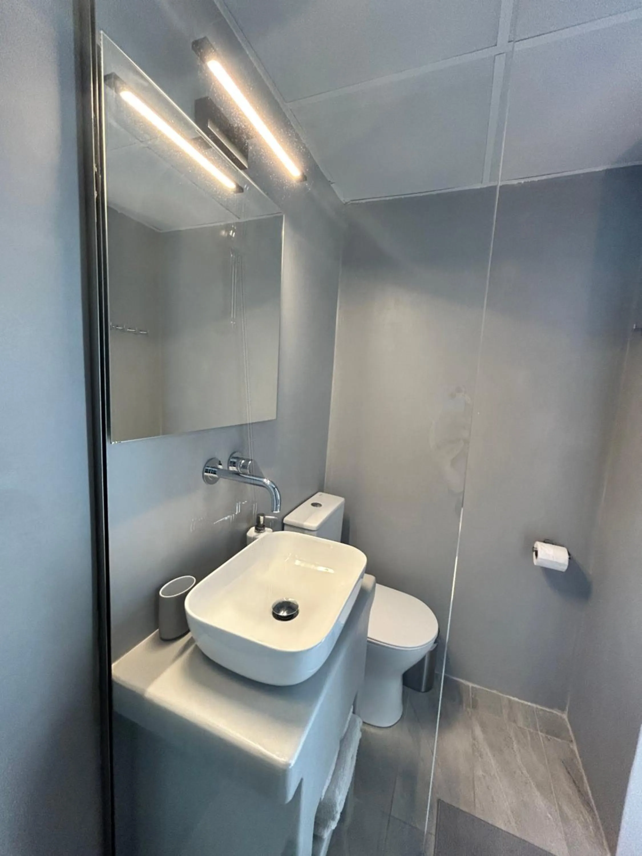 Shower in Tinion Urban Hotel