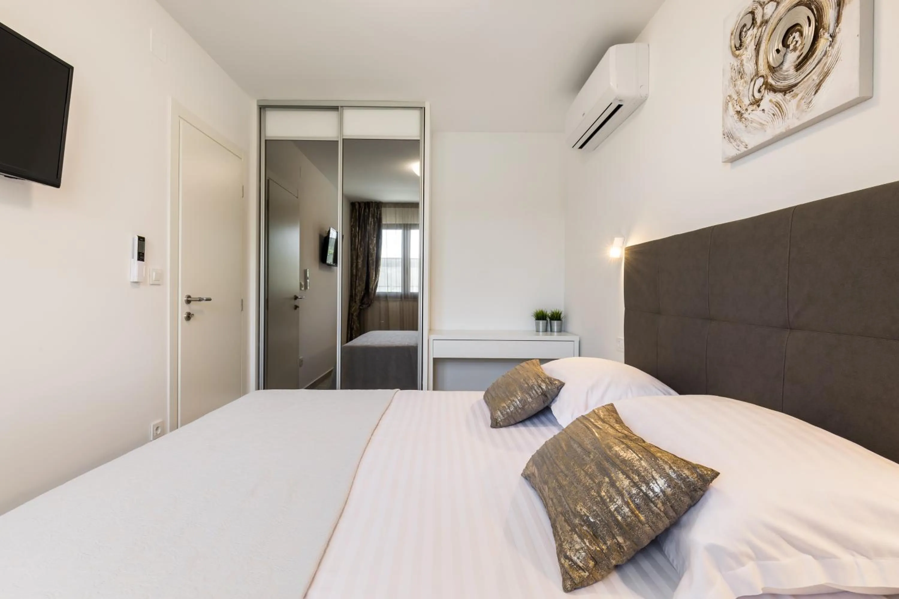 Bed in Luxury Rooms Pino