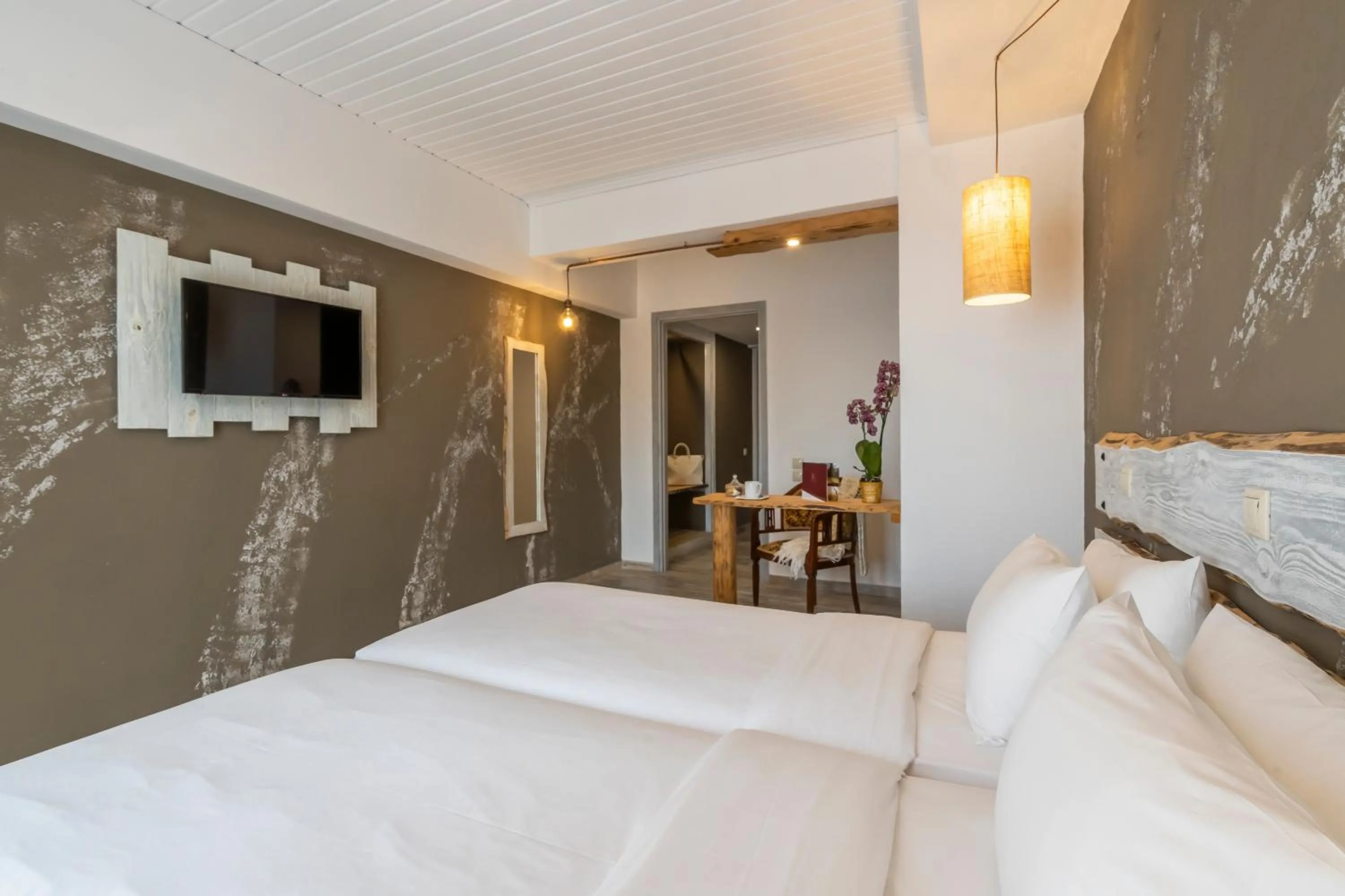 Photo of the whole room, Bed in Kastalia Boutique Hotel