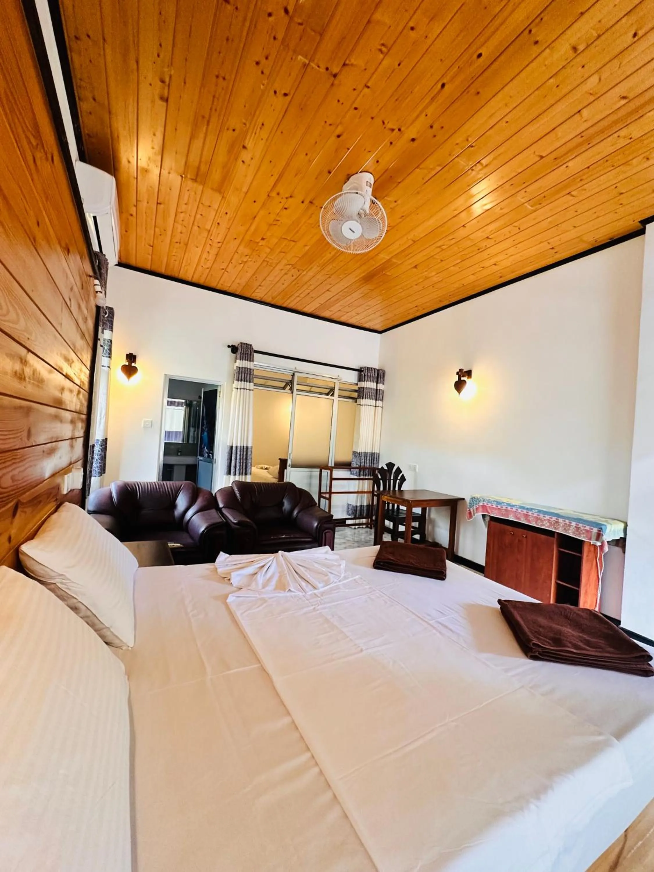 Bed in Rekawa Turtle Gate Hotel