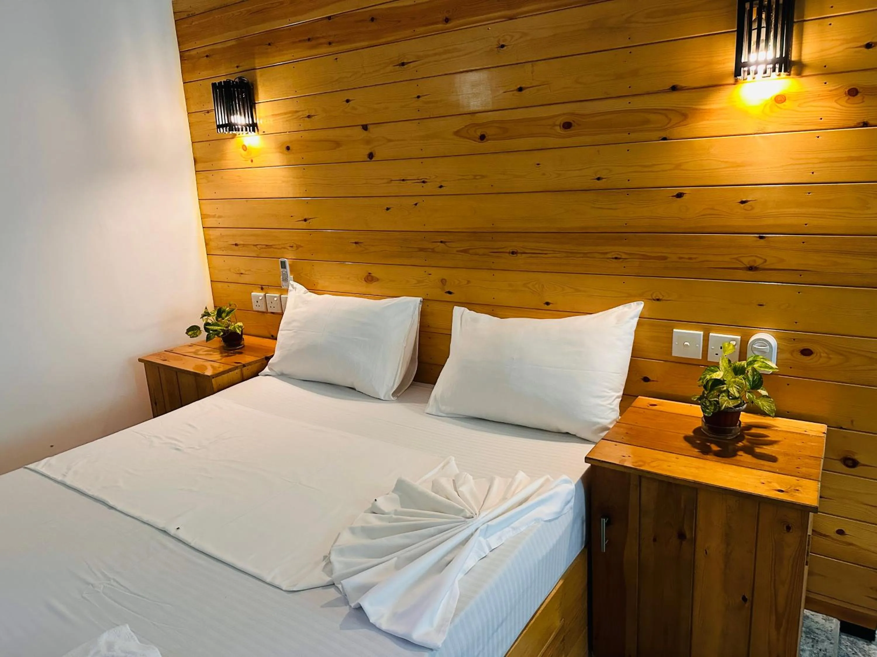 Bed in Rekawa Turtle Gate Hotel