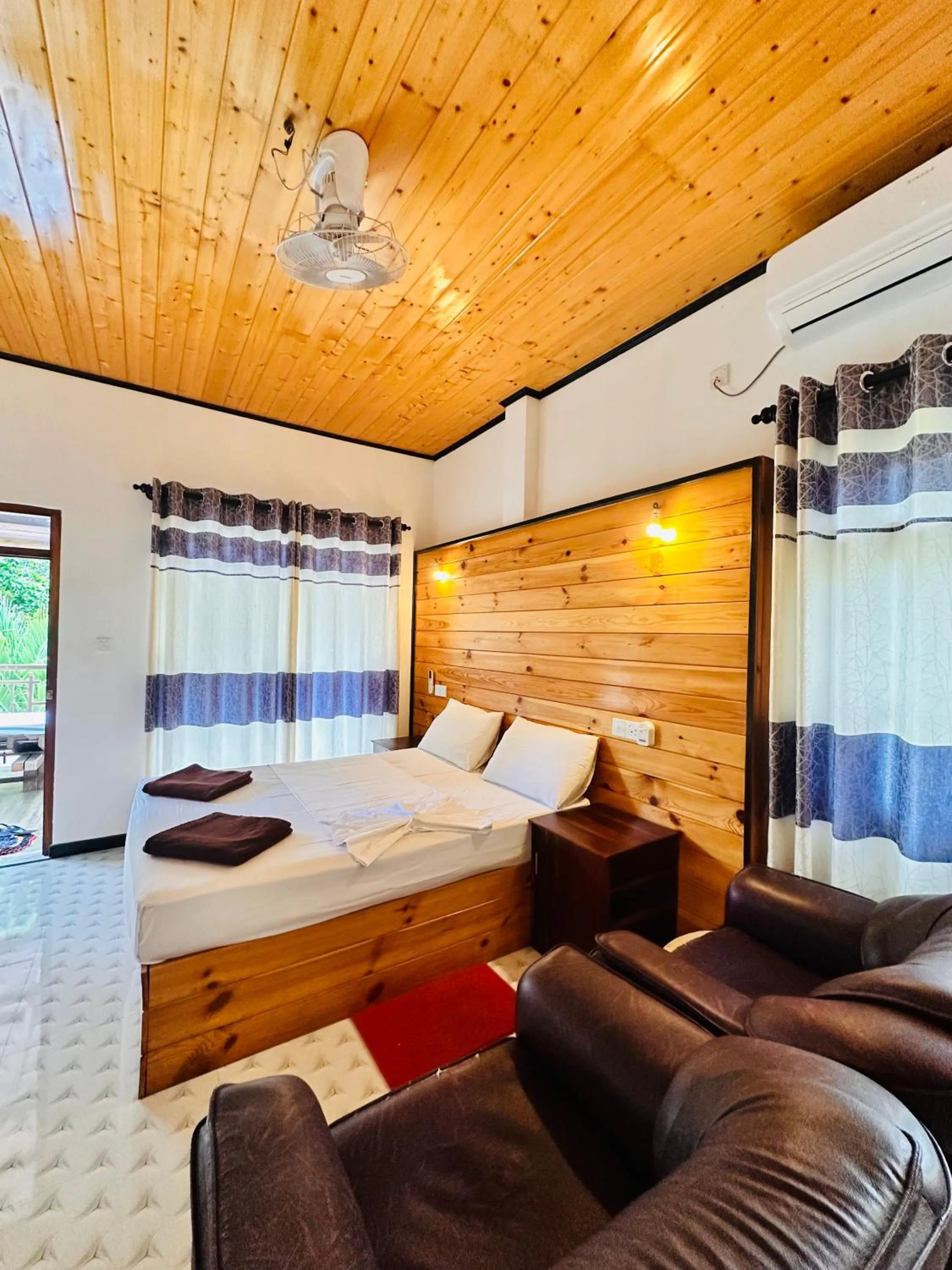 Bed in Rekawa Turtle Gate Hotel