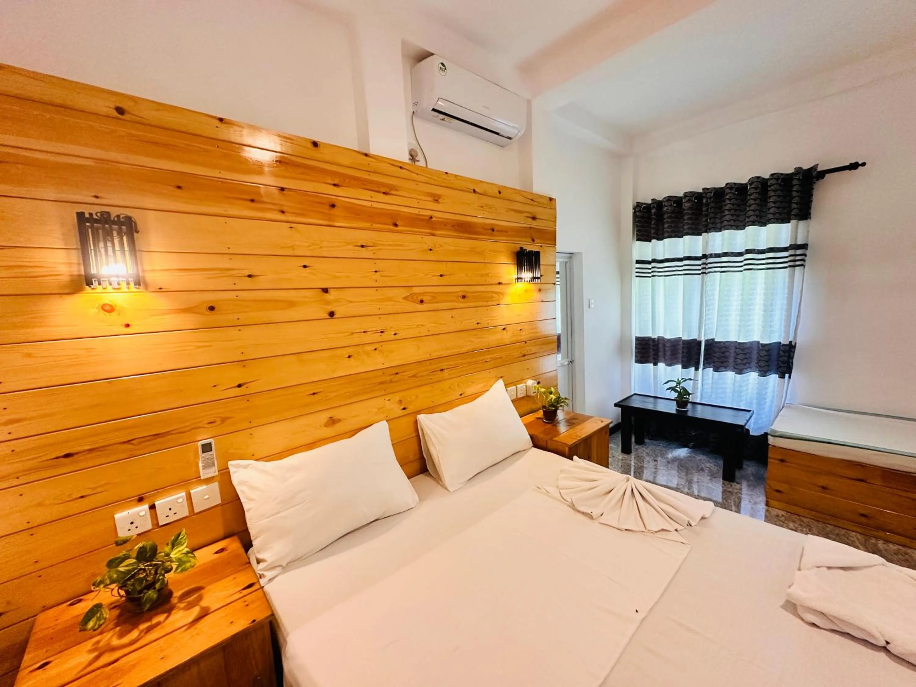 Bed in Rekawa Turtle Gate Hotel