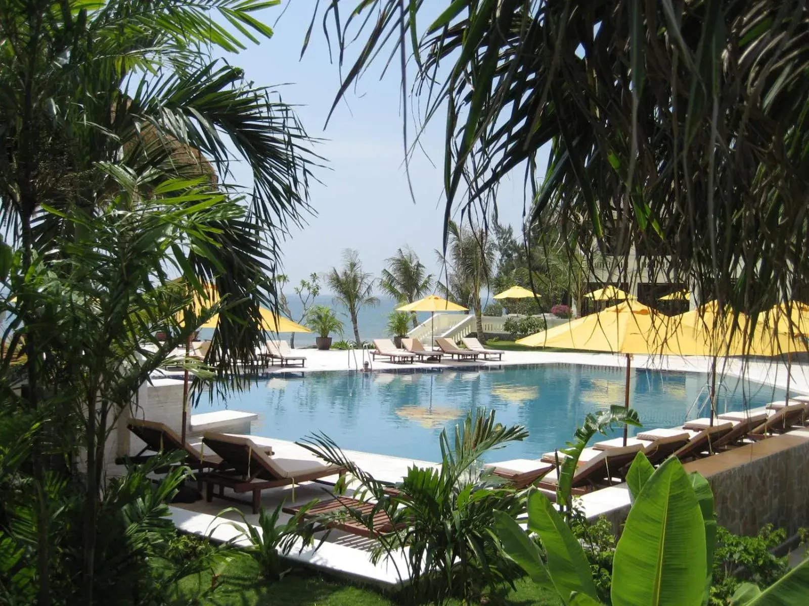 Swimming pool in Allezboo Beach Resort & Spa Swimming pool in Allezboo Beach Resort & Spa