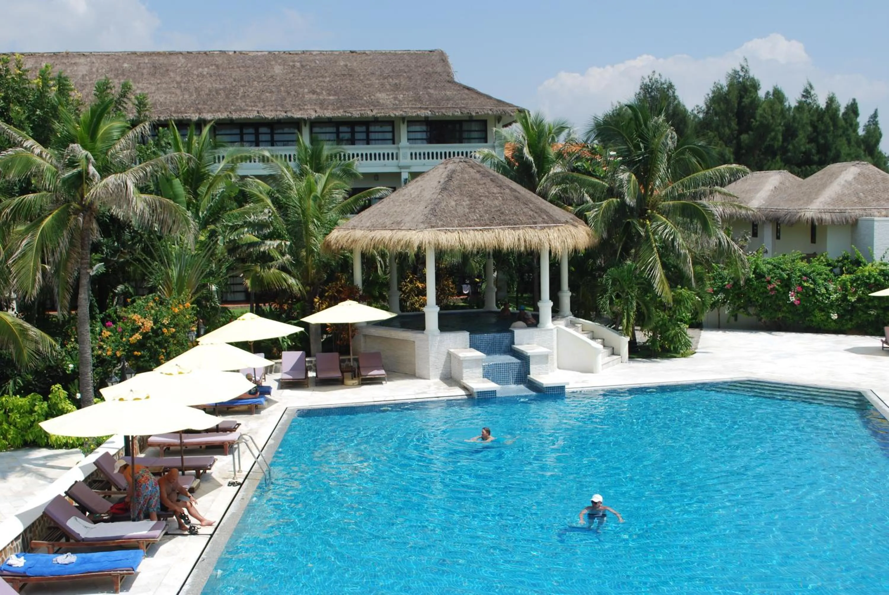 People in Allezboo Beach Resort & Spa