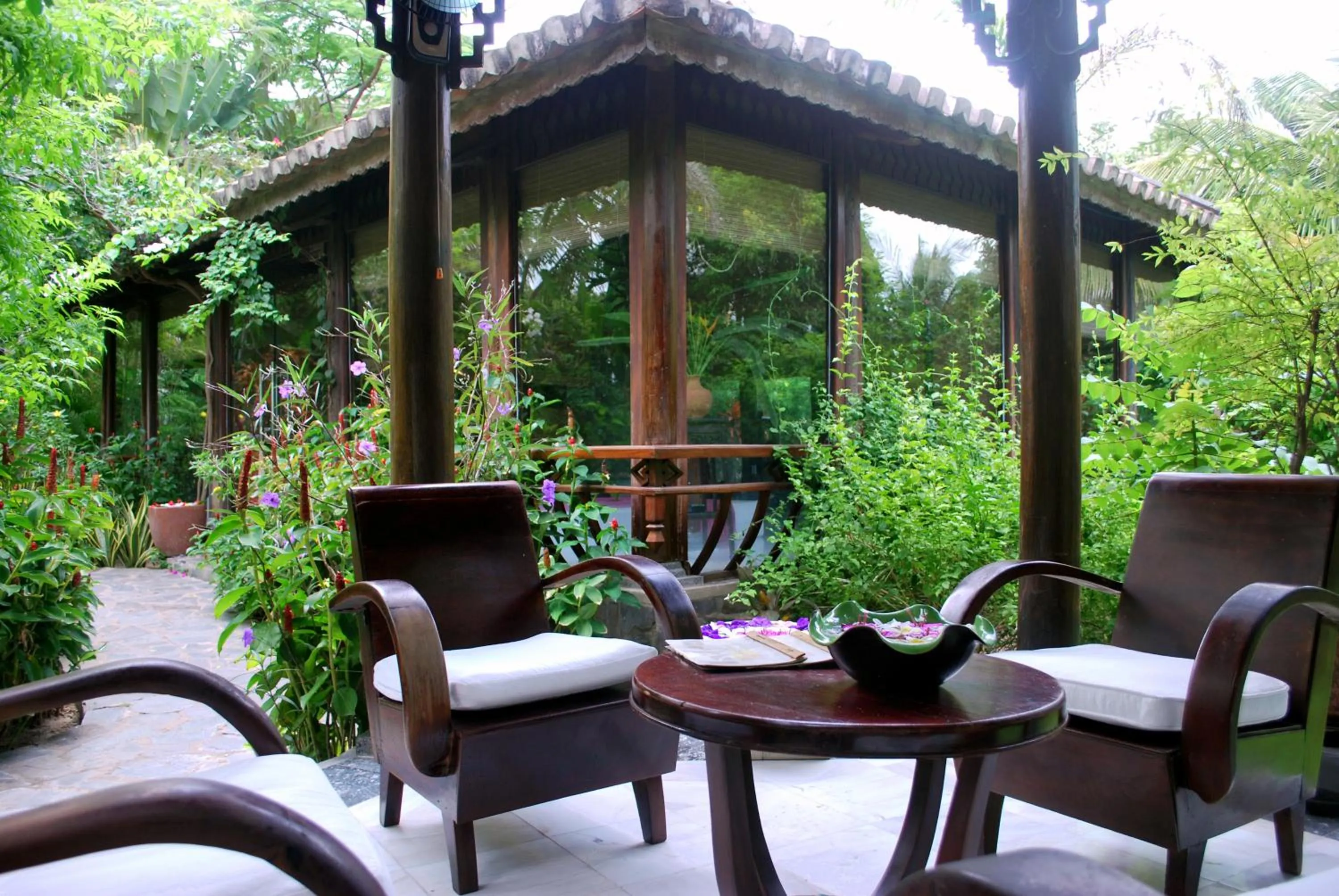 Garden in Allezboo Beach Resort & Spa