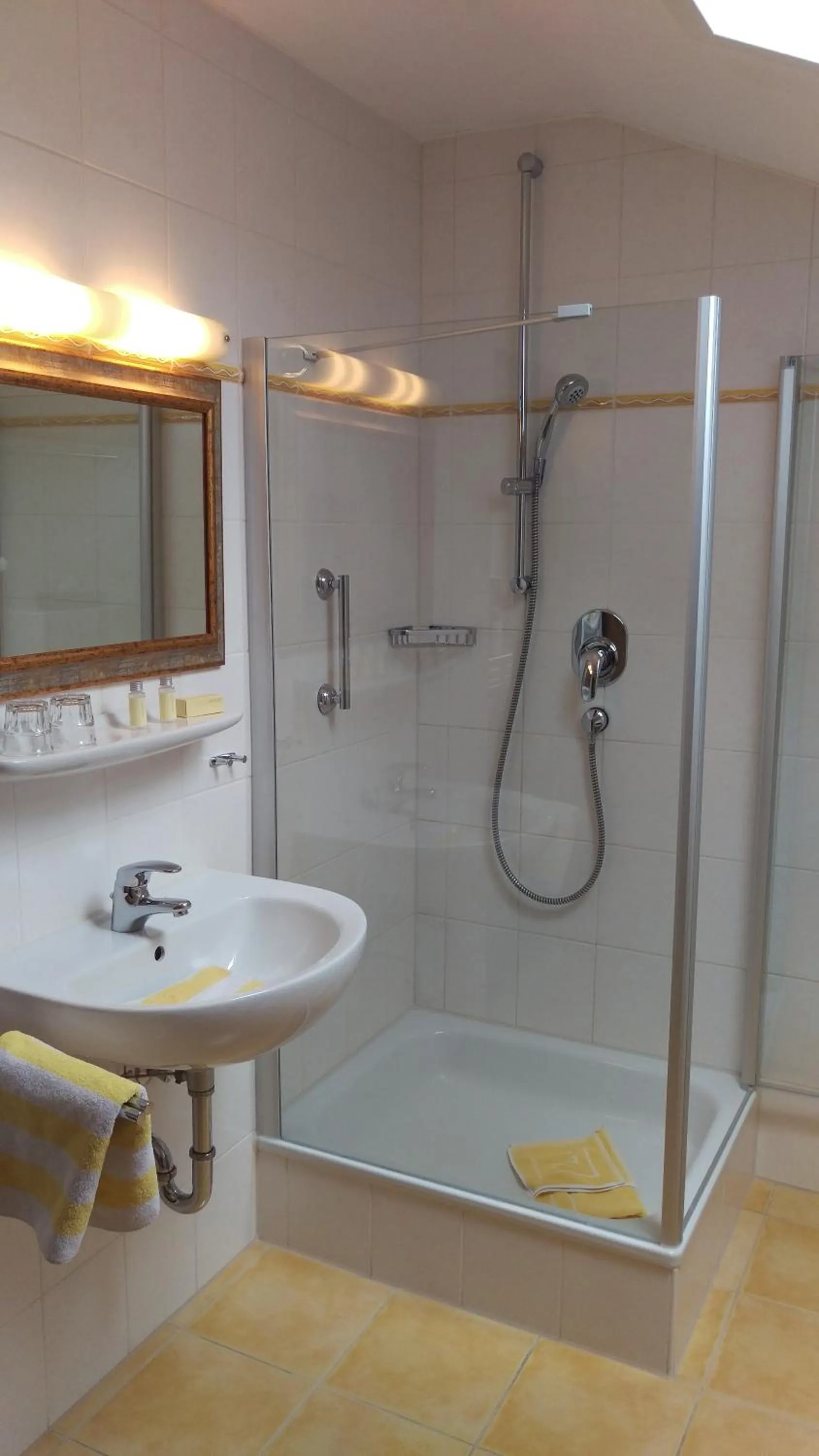 Bathroom in Hotel Alpenglühn