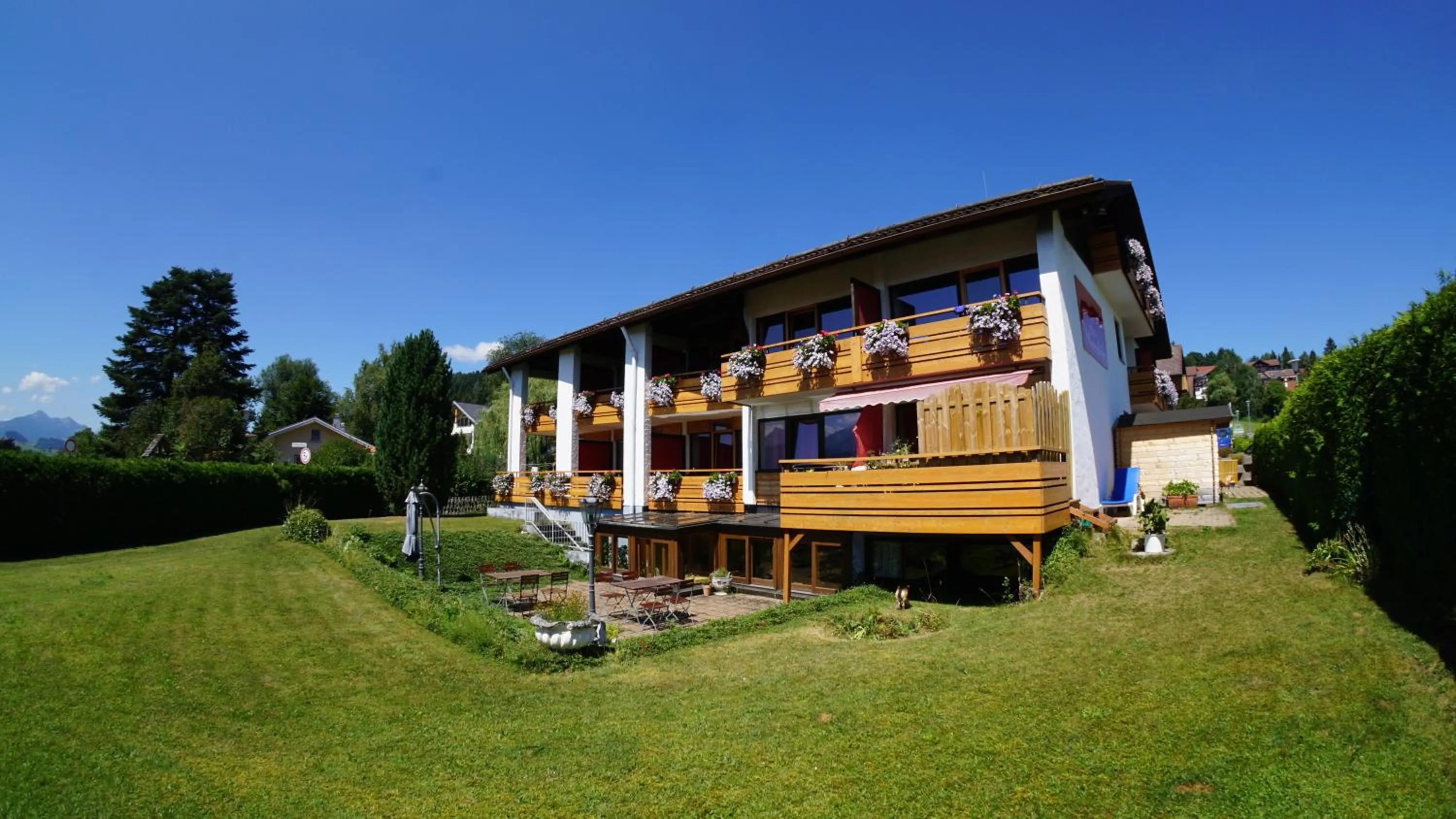 Property building in Hotel Alpenglühn