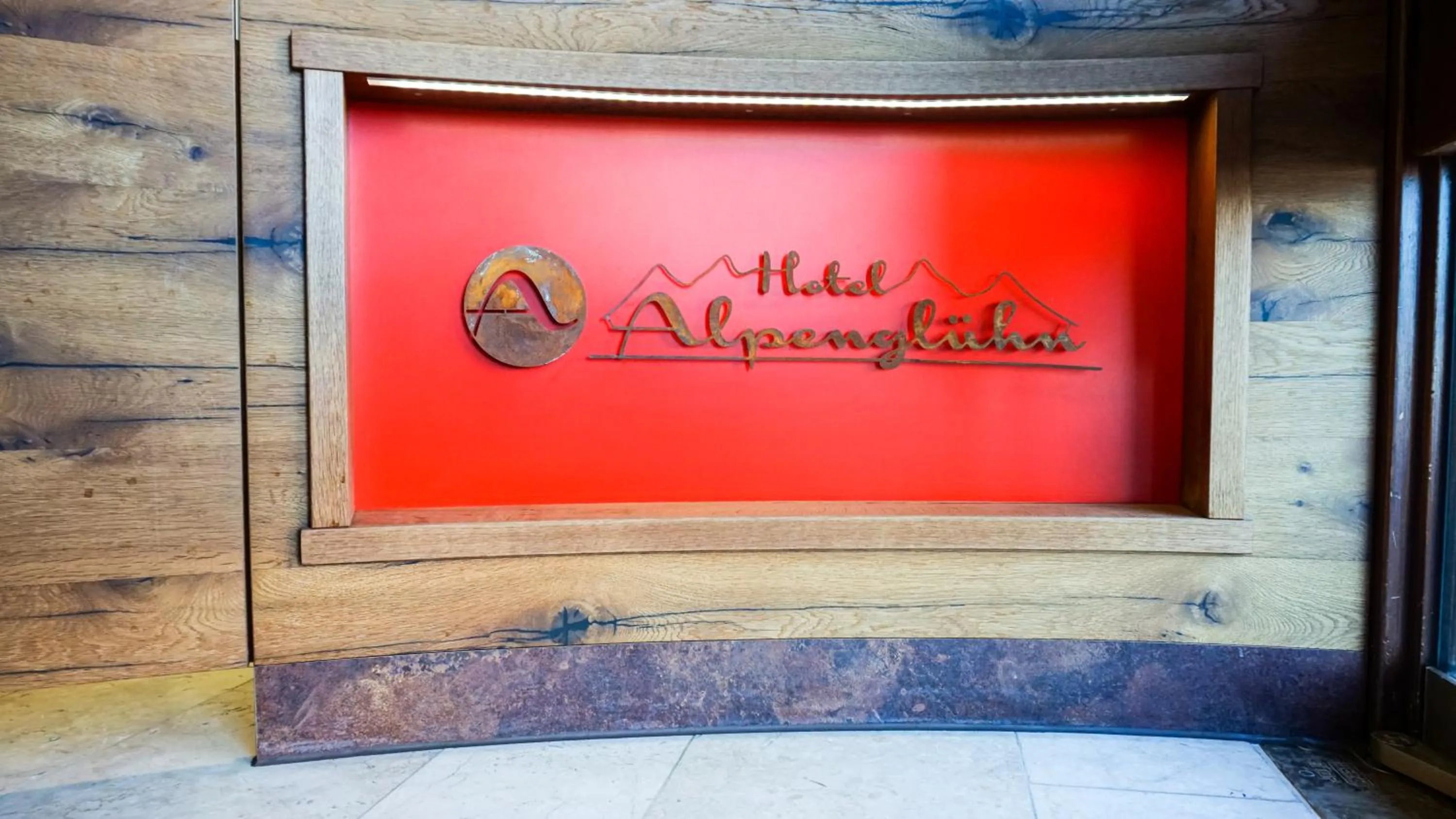 Lobby or reception in Hotel Alpenglühn