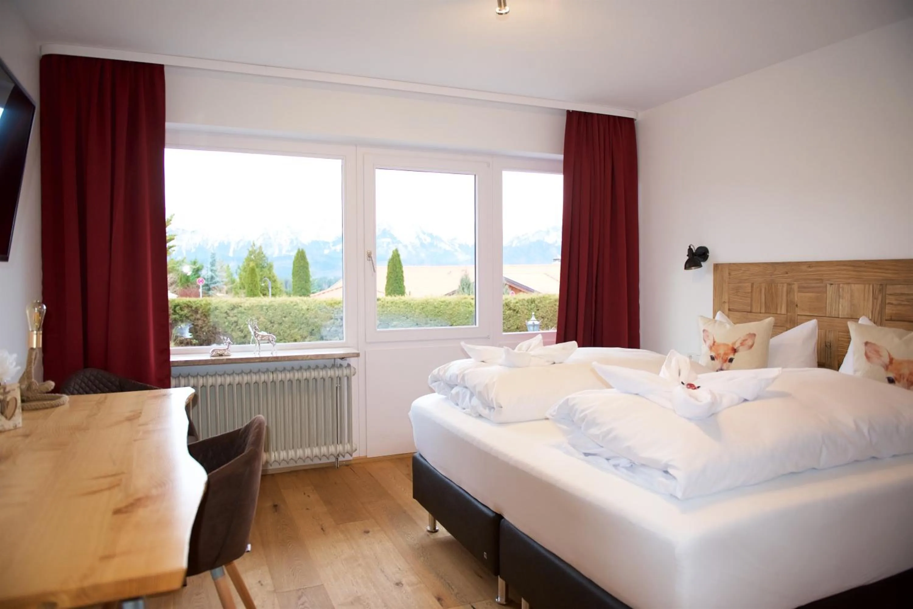 Photo of the whole room, Bed in Hotel Alpenglühn