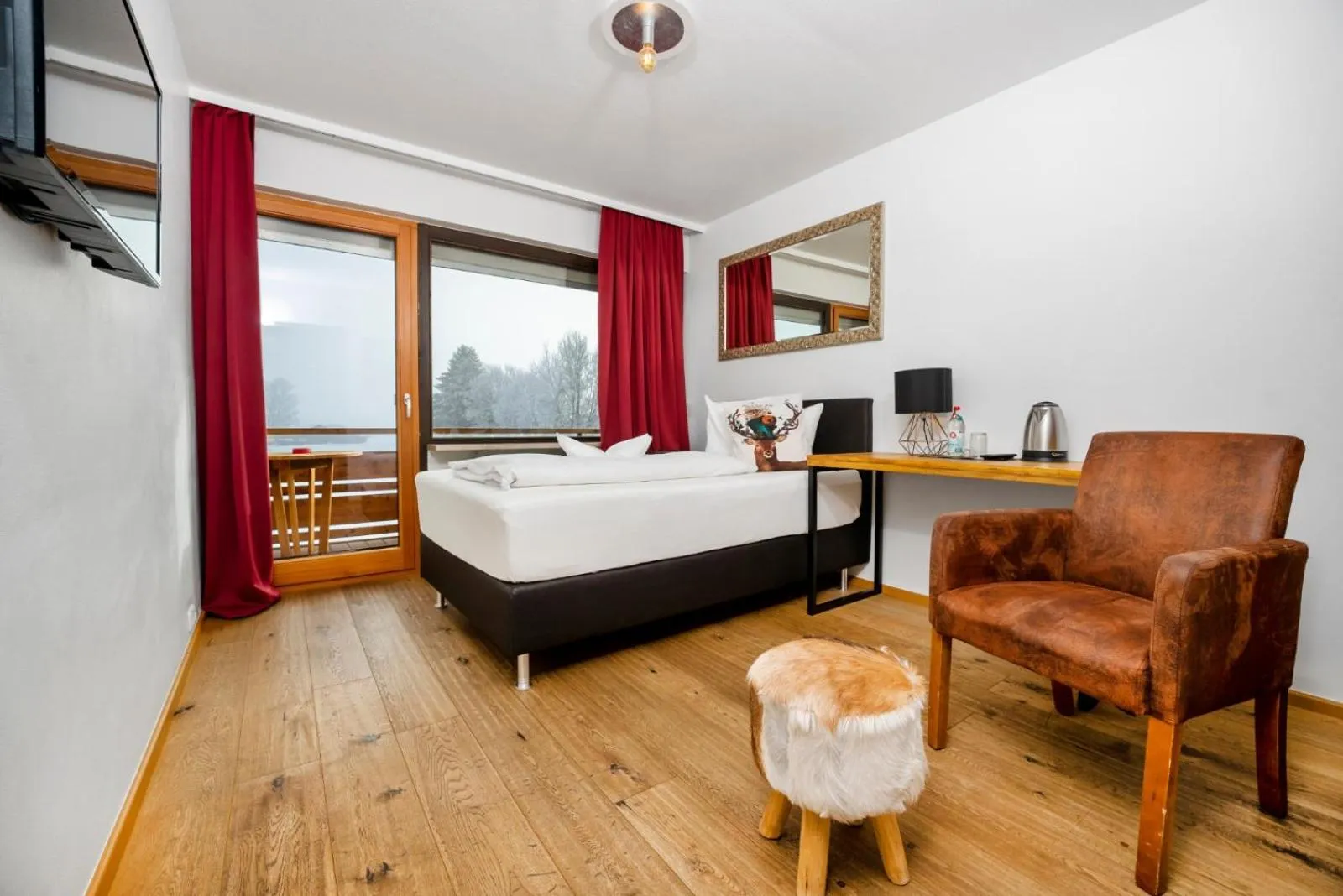 Photo of the whole room, Bed in Hotel Alpenglühn