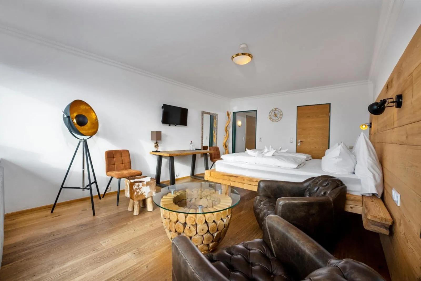 Photo of the whole room, Bed in Hotel Alpenglühn