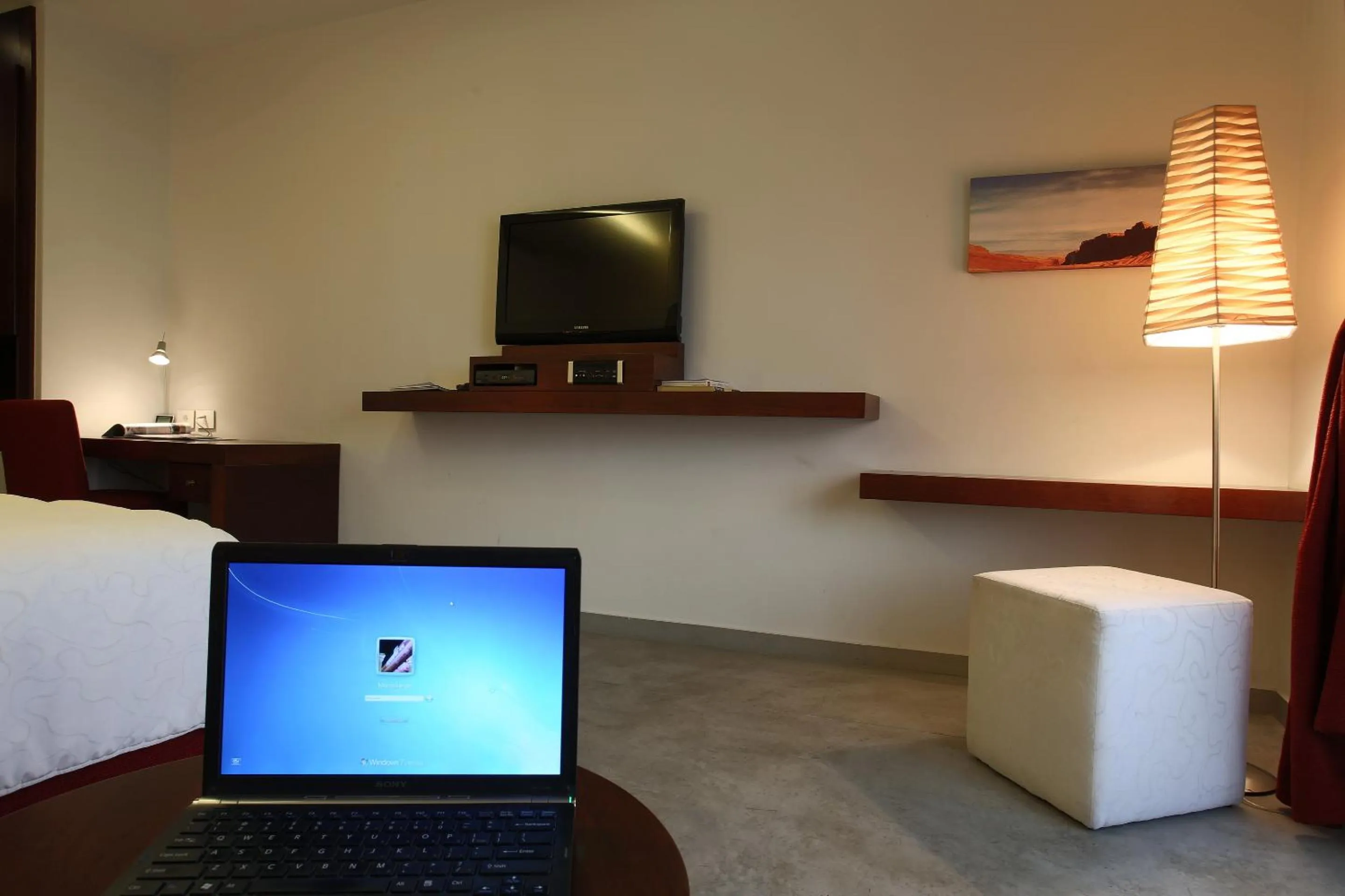 TV and multimedia in Monoberge Hotel