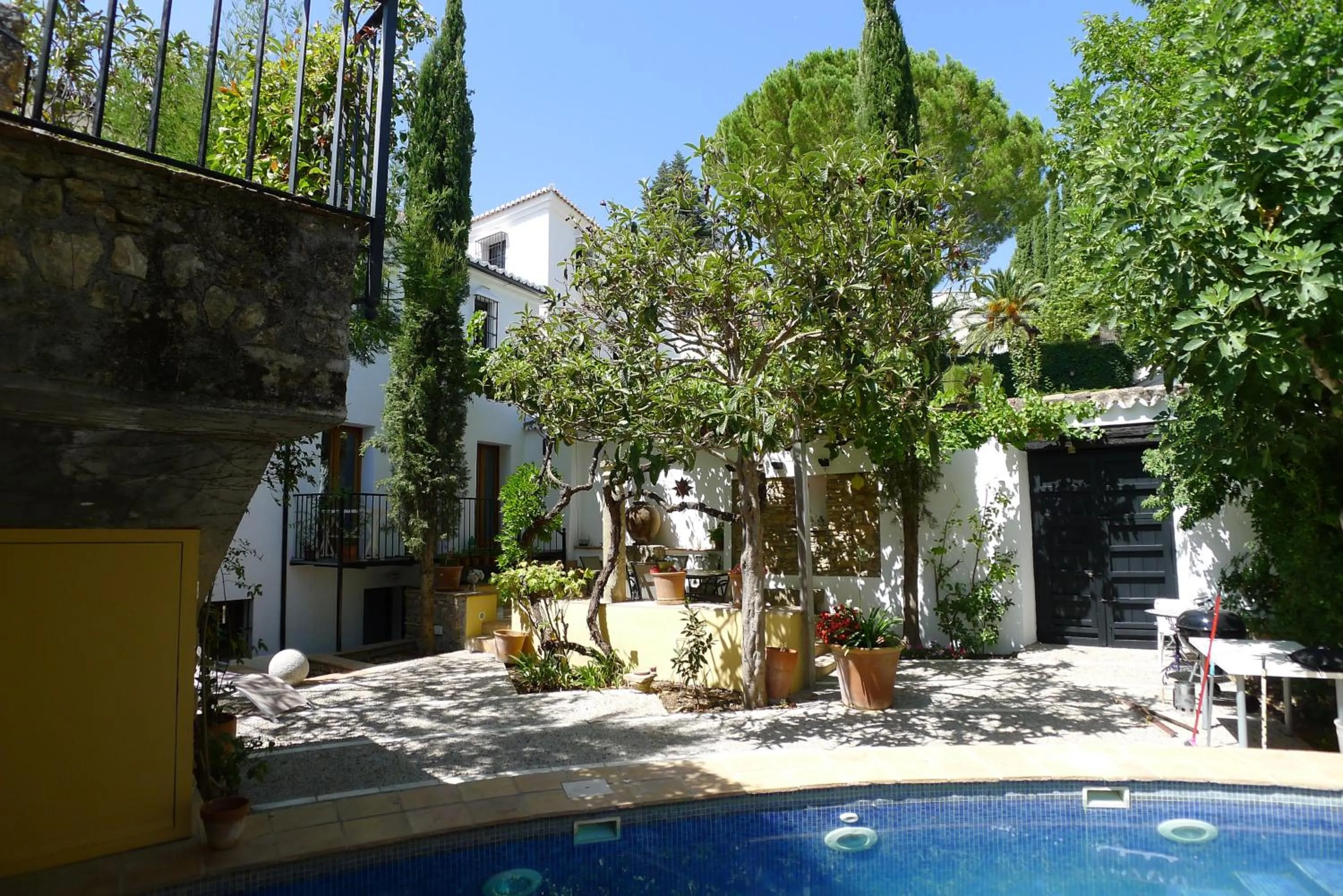Patio in Salvatierra Guest House